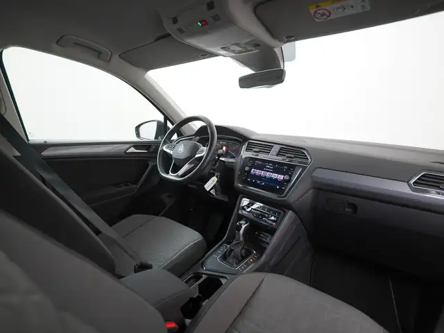 Volkswagen Tiguan view 2