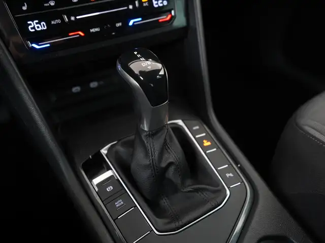 Volkswagen Tiguan view 12