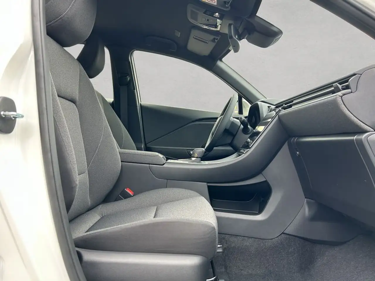 Lexus LBX 1.5 Hybrid e-CVT (136PS) 16
