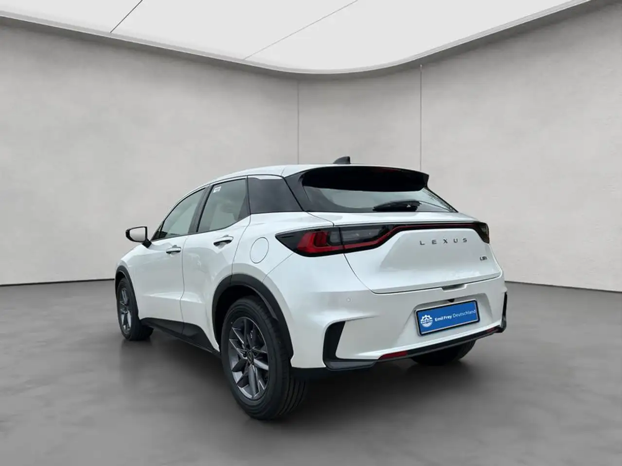 Lexus LBX 1.5 Hybrid e-CVT (136PS) 3