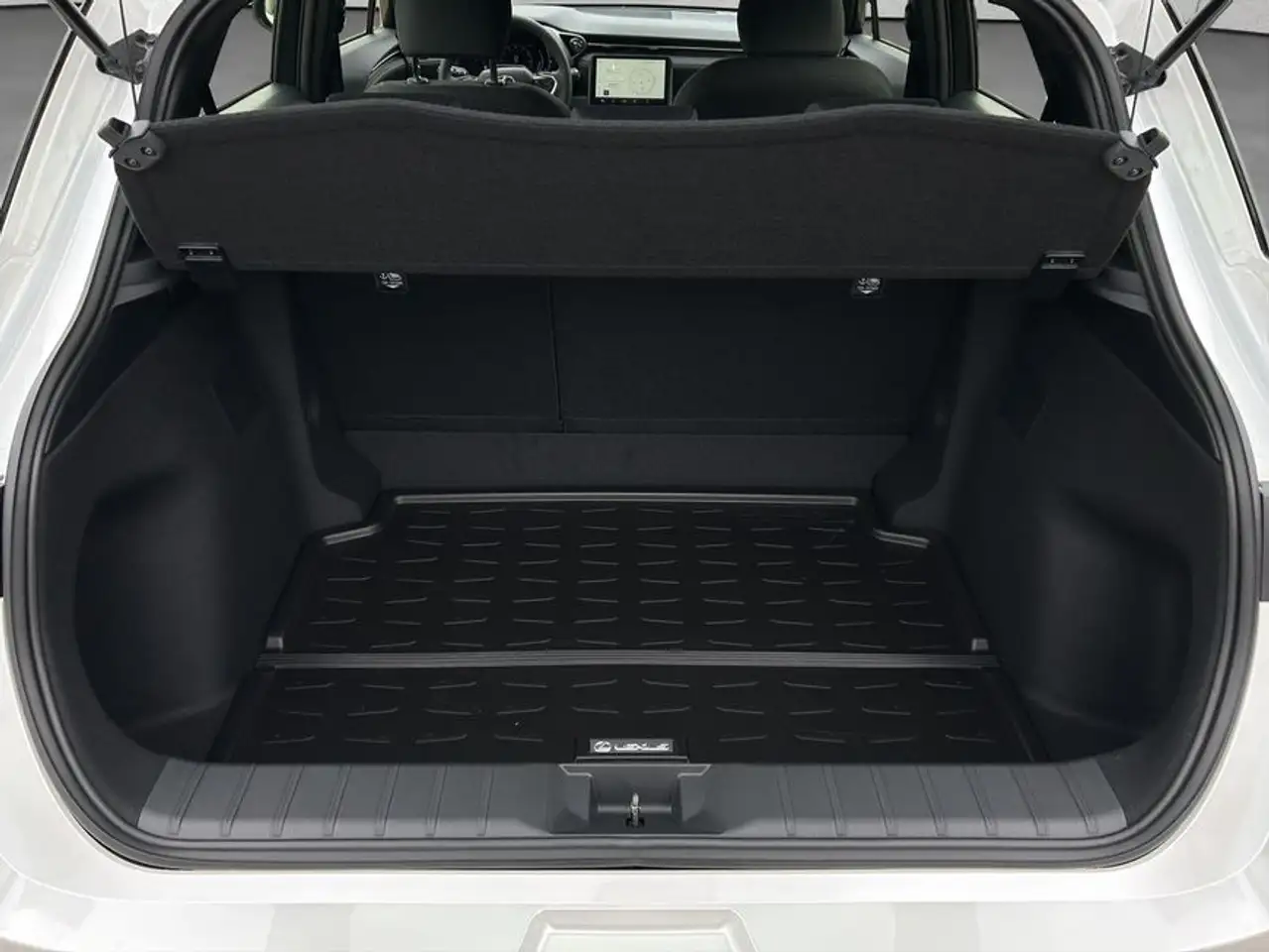 Lexus LBX 1.5 Hybrid e-CVT (136PS) 5