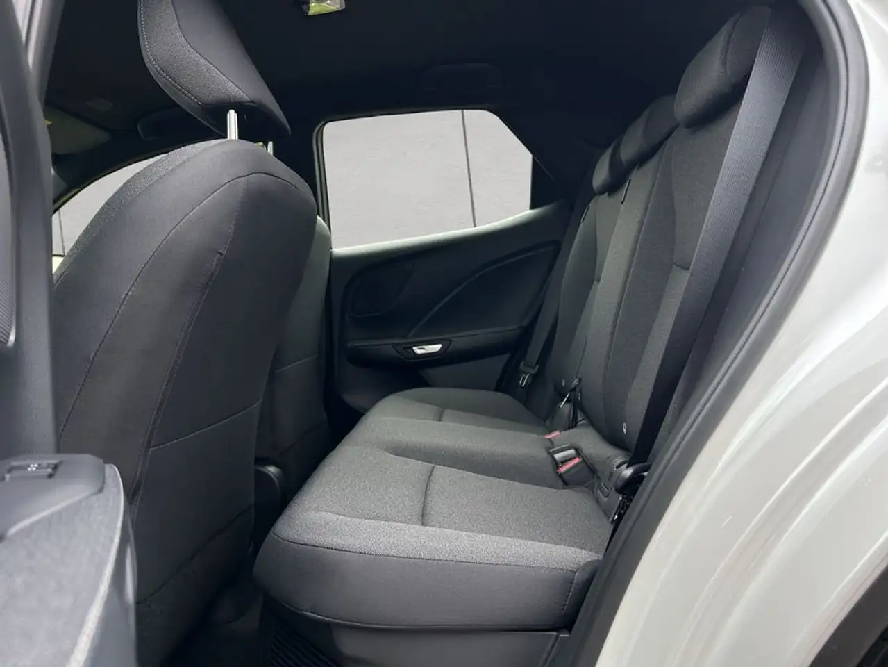 Lexus LBX 1.5 Hybrid e-CVT (136PS) 15