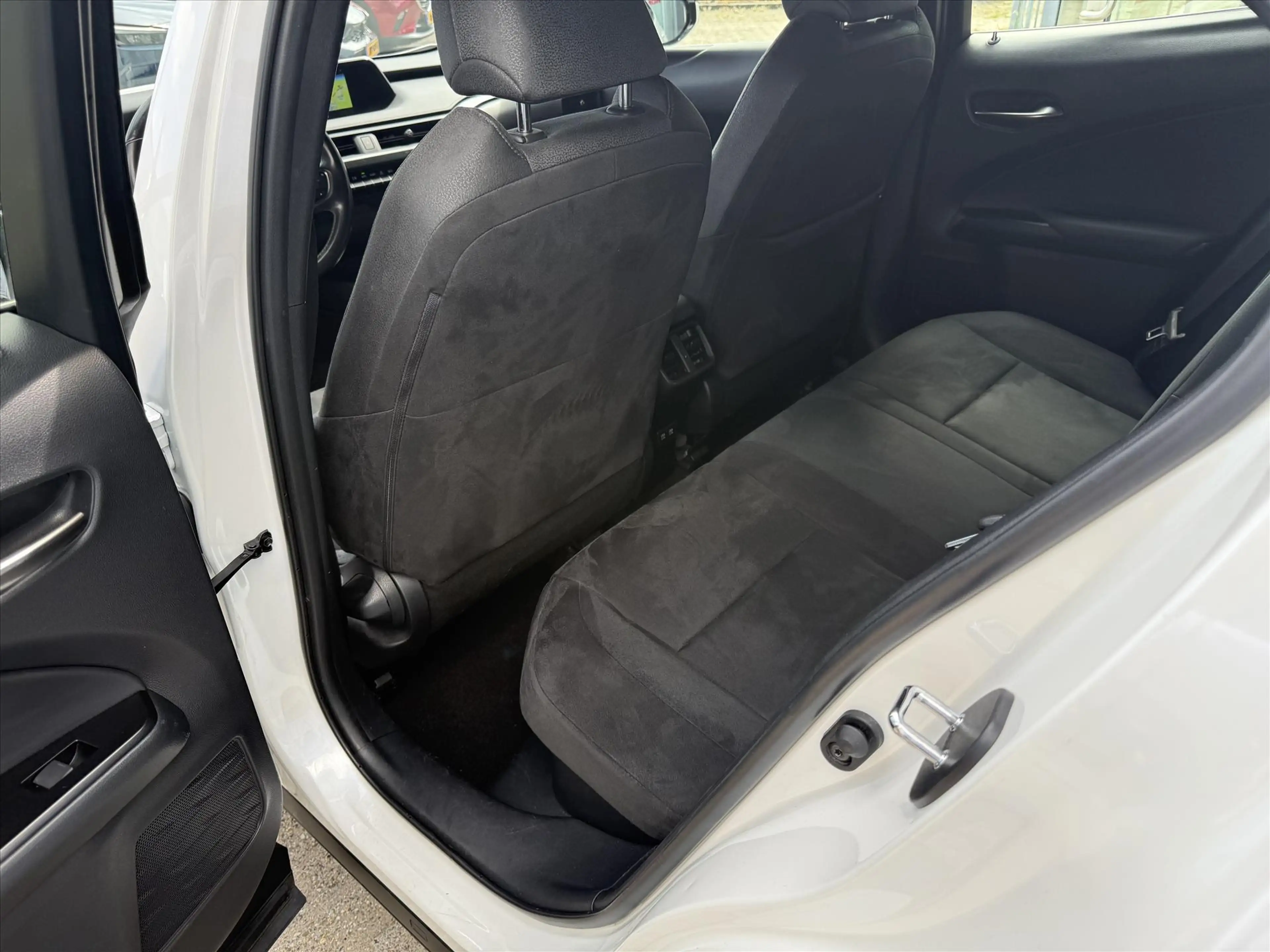 Lexus UX 250h Hybrid Automaat 184pk Business Line | Climate | Cr — photo 14