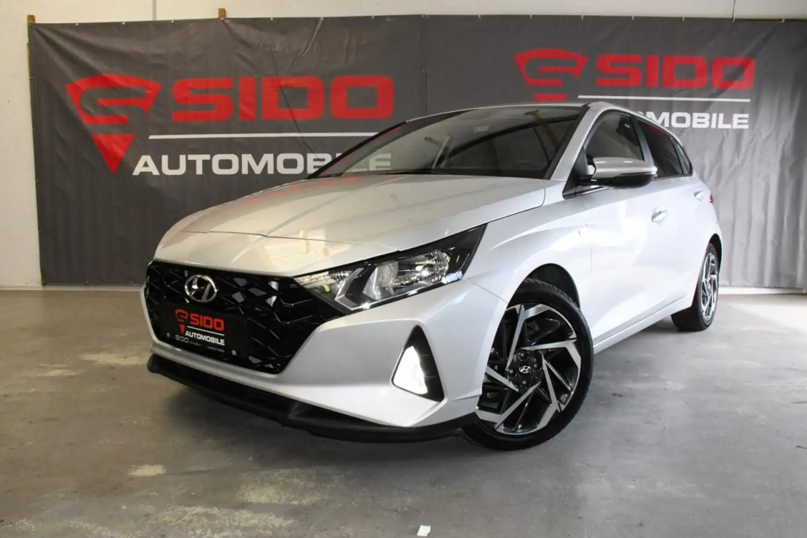 Hyundai i20 Autom. VIRTUAL*GRO.DISPLAY*NAV*CAM*BOSE*SHZ Klima Grau - 1