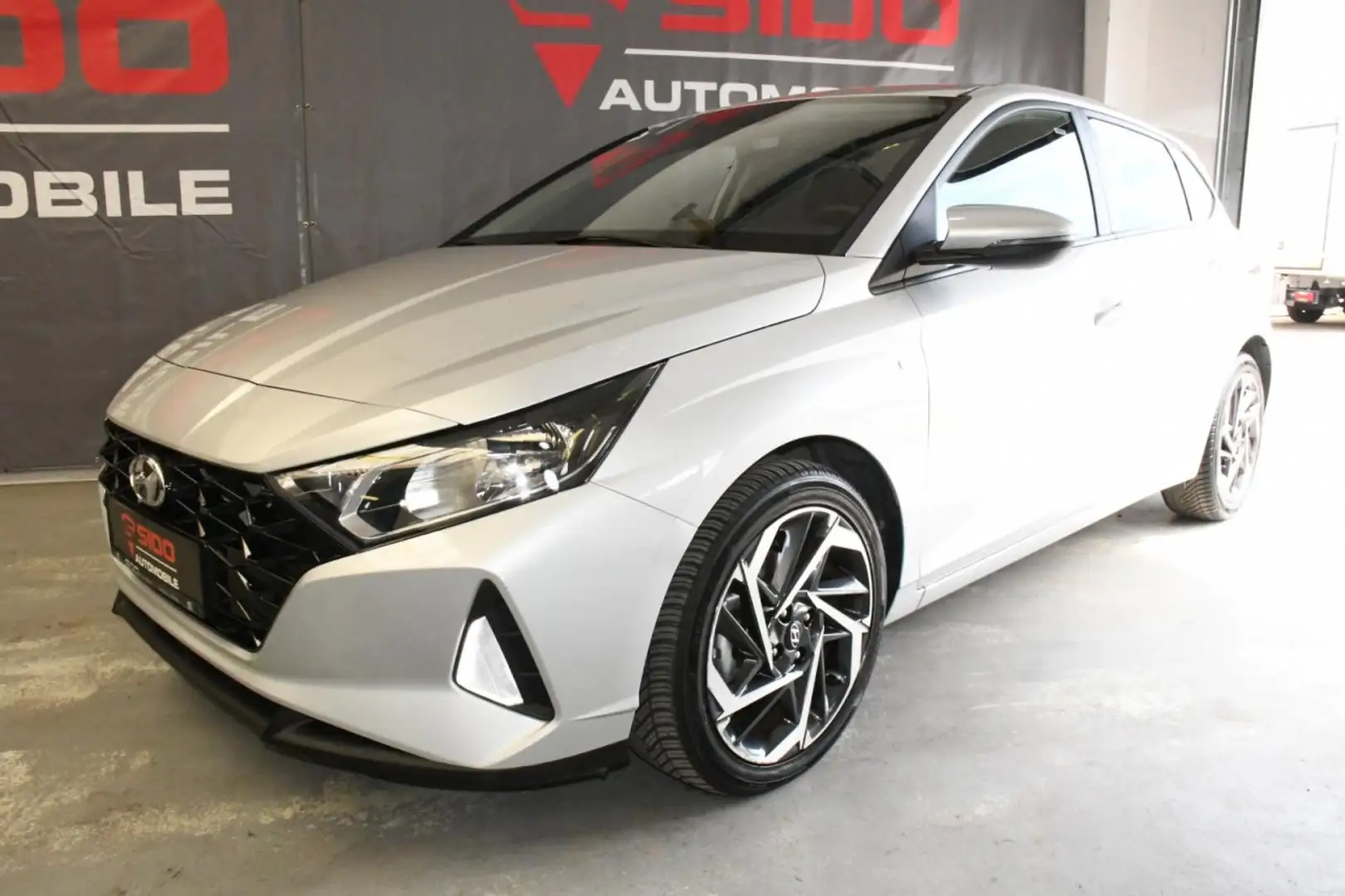 Hyundai i20 Autom. VIRTUAL*GRO.DISPLAY*NAV*CAM*BOSE*SHZ Klima Grau - 2