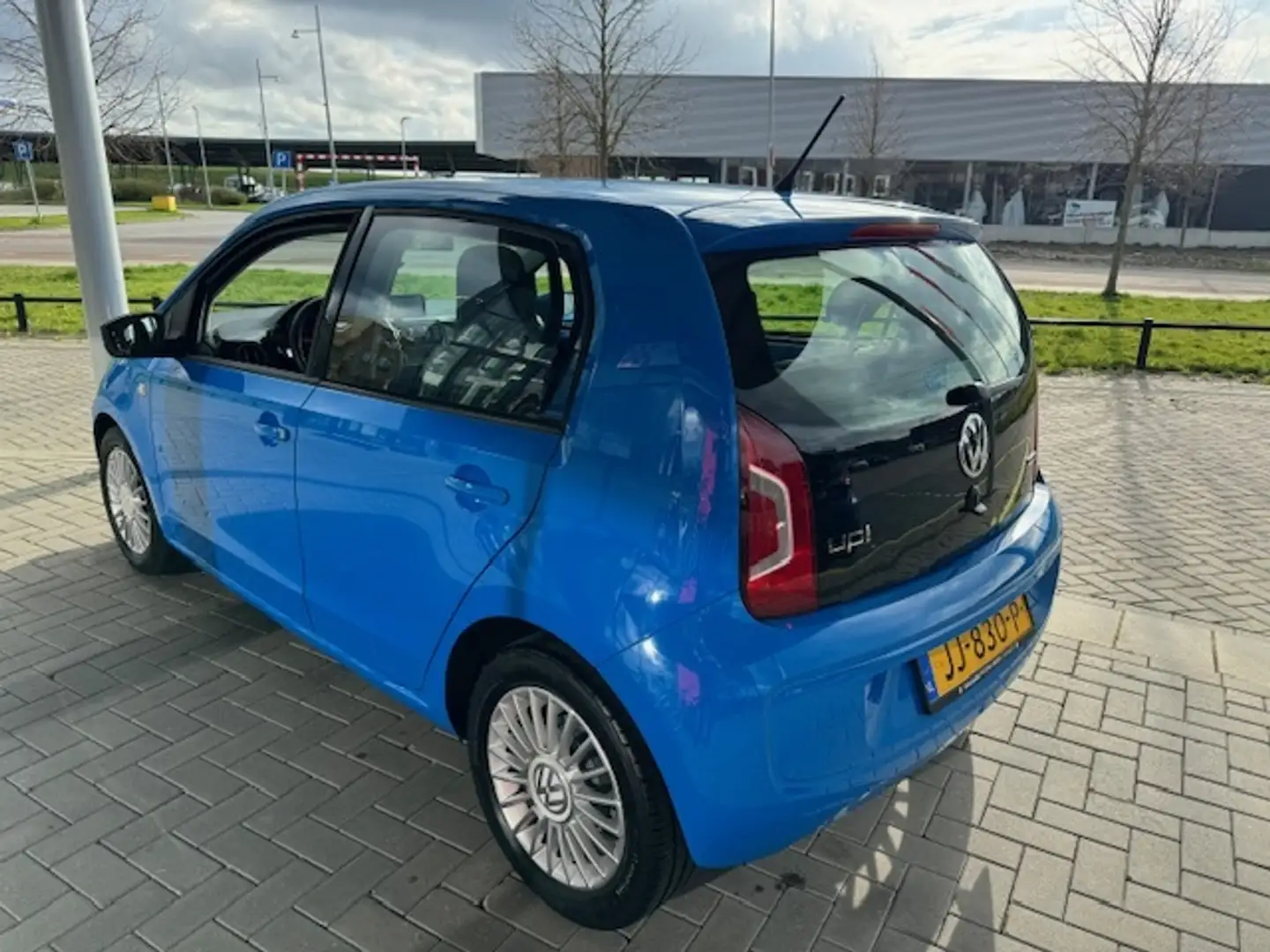 Volkswagen up! 1.0 HIGH UP! BLUEMOTION 5-DRS. + NAVI/AIRCO/CRUISE Blauw - 2