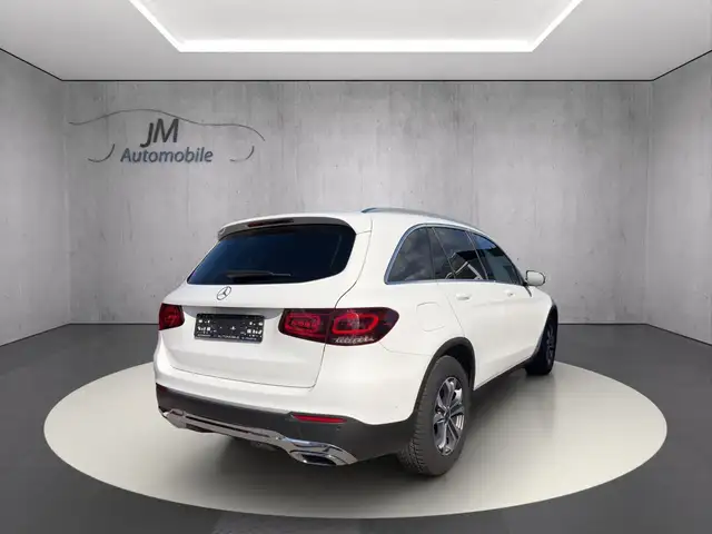 Mercedes-Benz 220 view 5