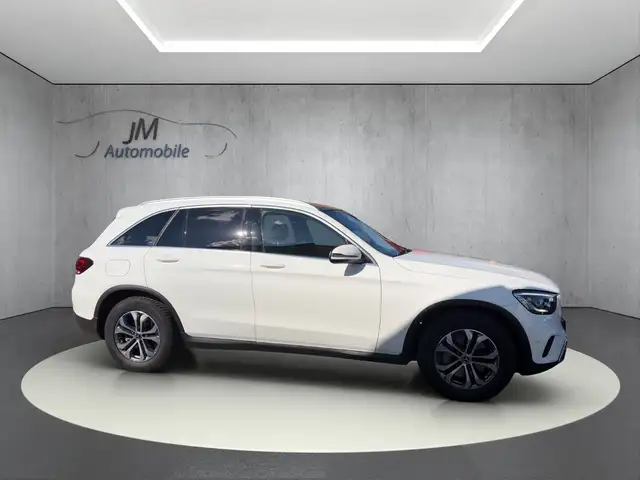 Mercedes-Benz 220 view 4