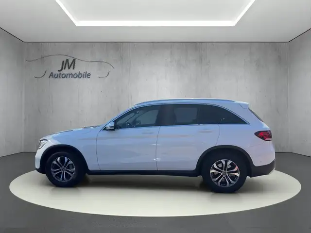 Mercedes-Benz 220 view 8