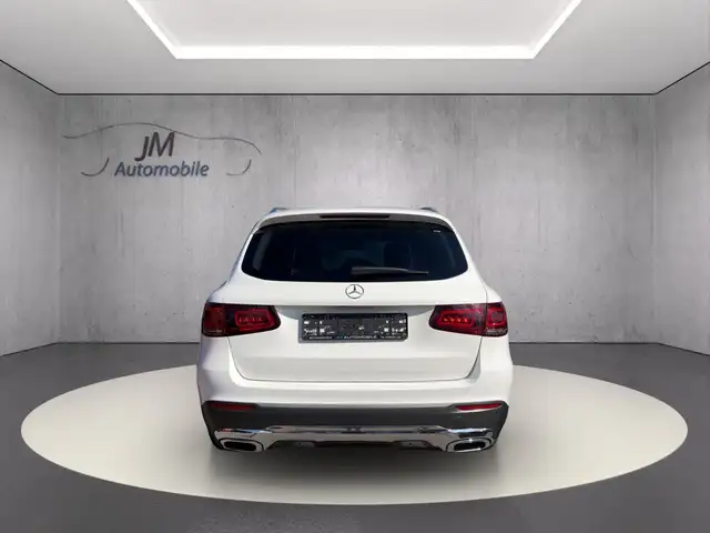 Mercedes-Benz 220 view 3