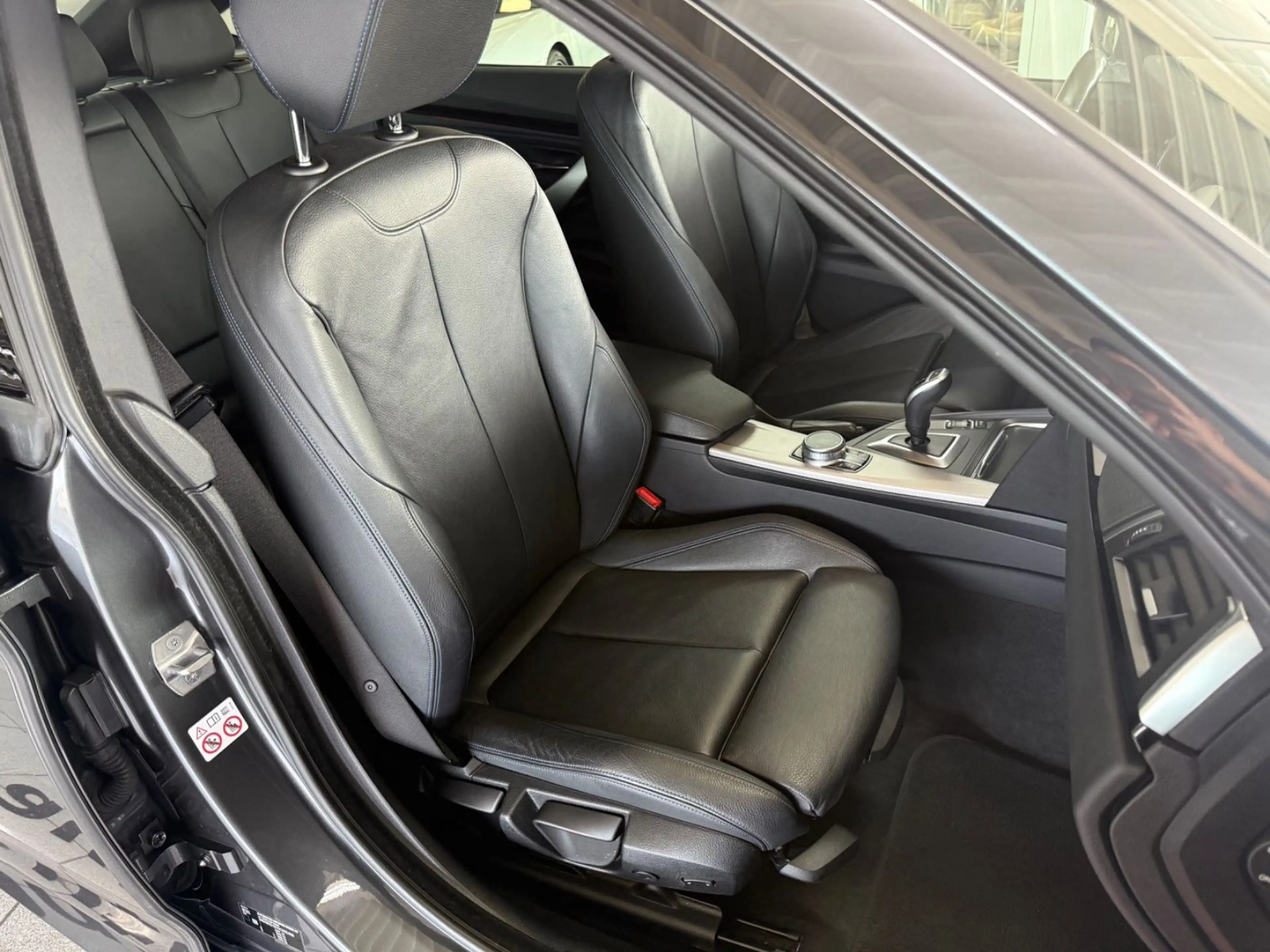 BMW 320 xDrive M Sportpaket AUT./LED — photo 6