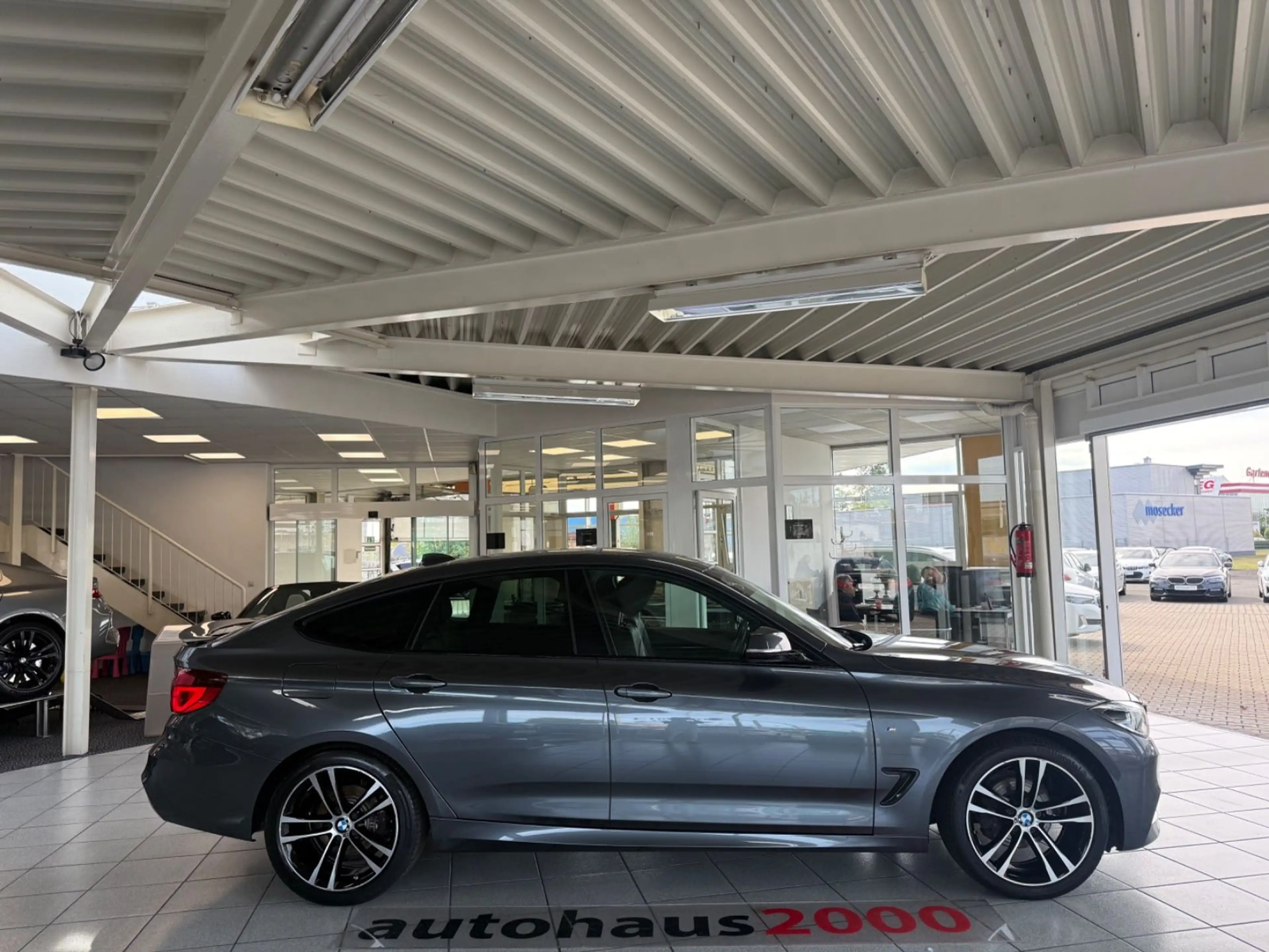 BMW 320 xDrive M Sportpaket AUT./LED — photo 2