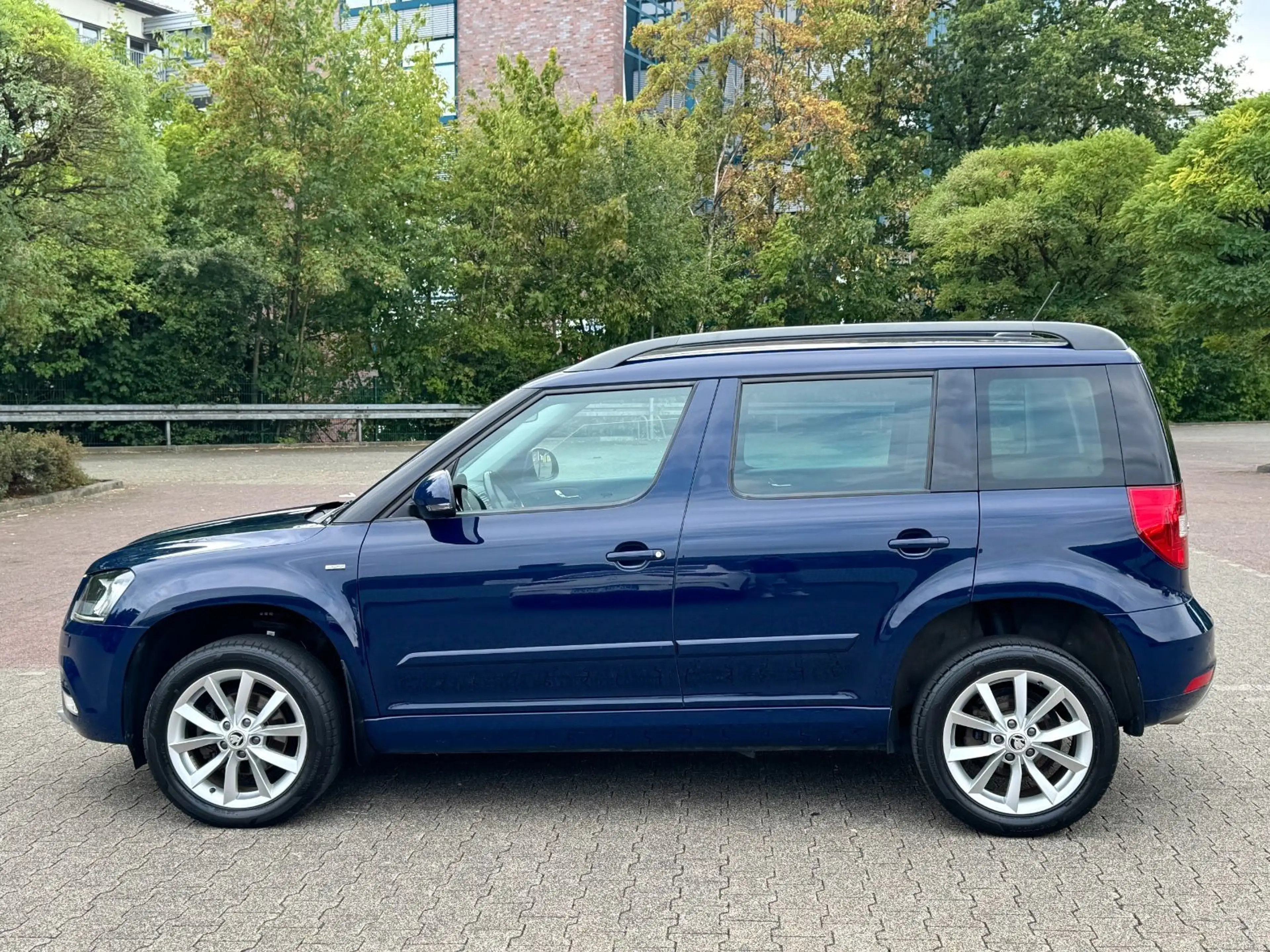 Skoda Yeti YETI 2,0 TDI 150PS DSG 4x4 JOY NAVI XENON 2.HAND — photo 3
