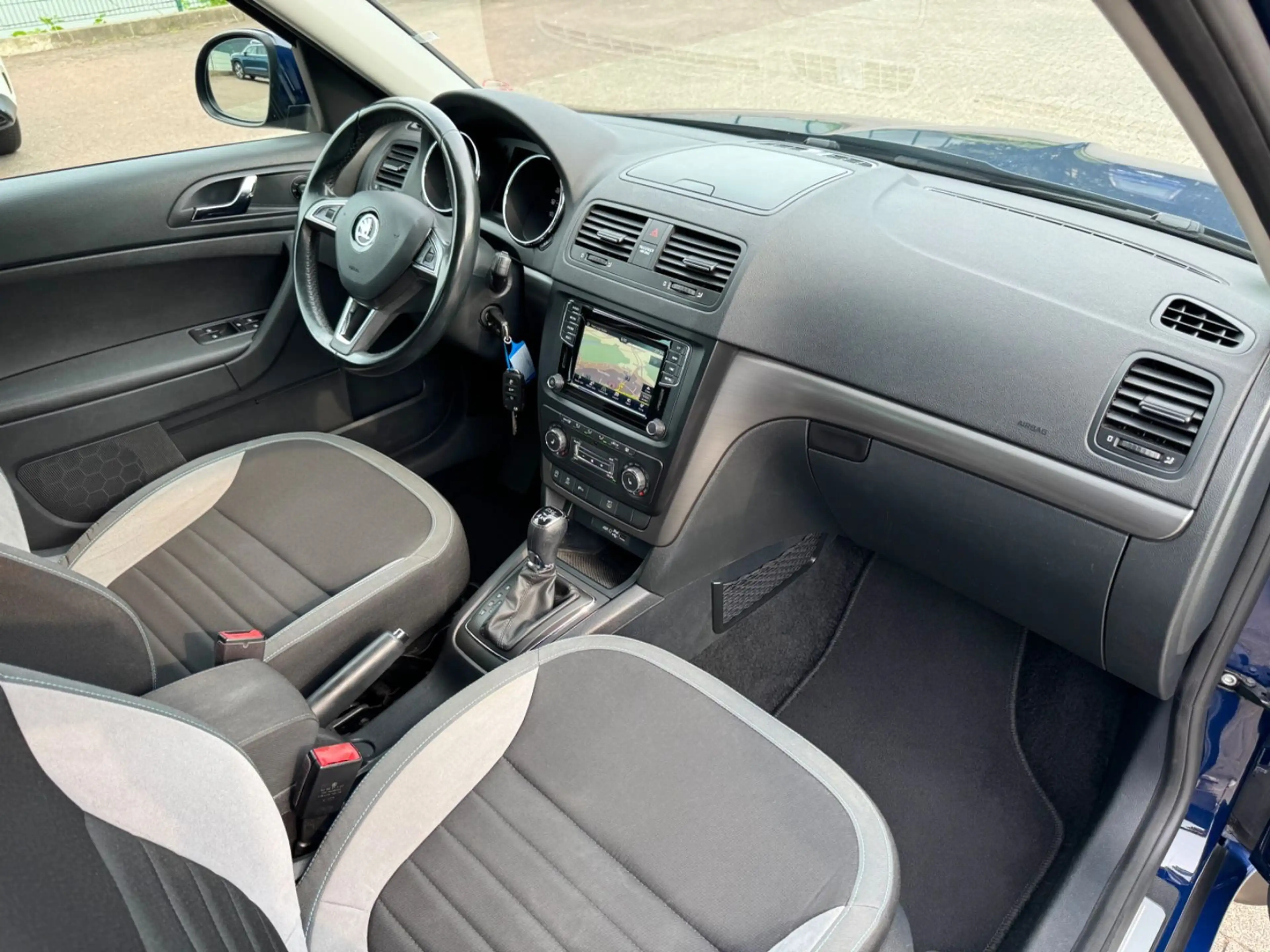 Skoda Yeti YETI 2,0 TDI 150PS DSG 4x4 JOY NAVI XENON 2.HAND — photo 12