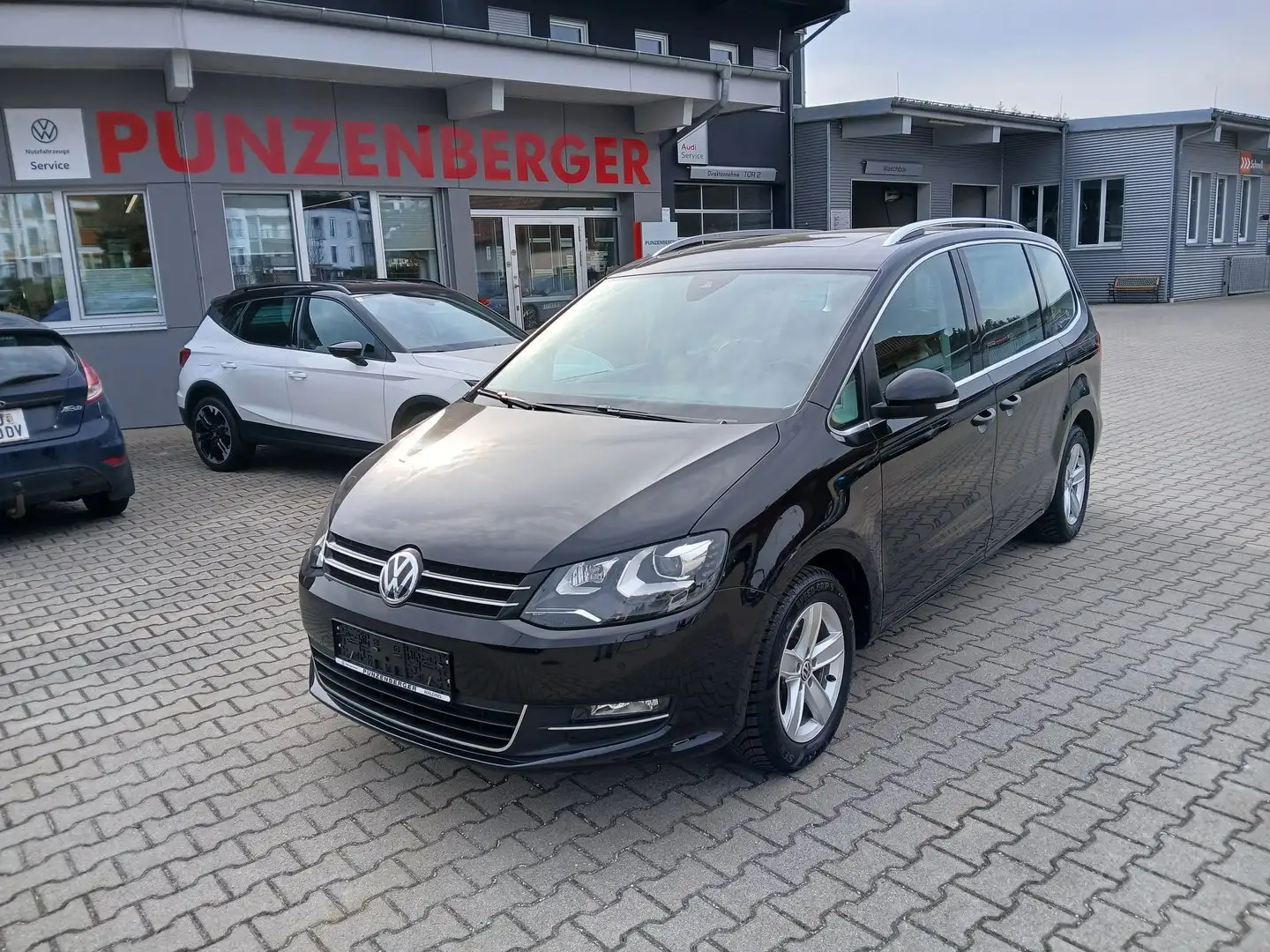 Volkswagen Sharan Business+ TDI SCR 7-Sitzer Schwarz - 2
