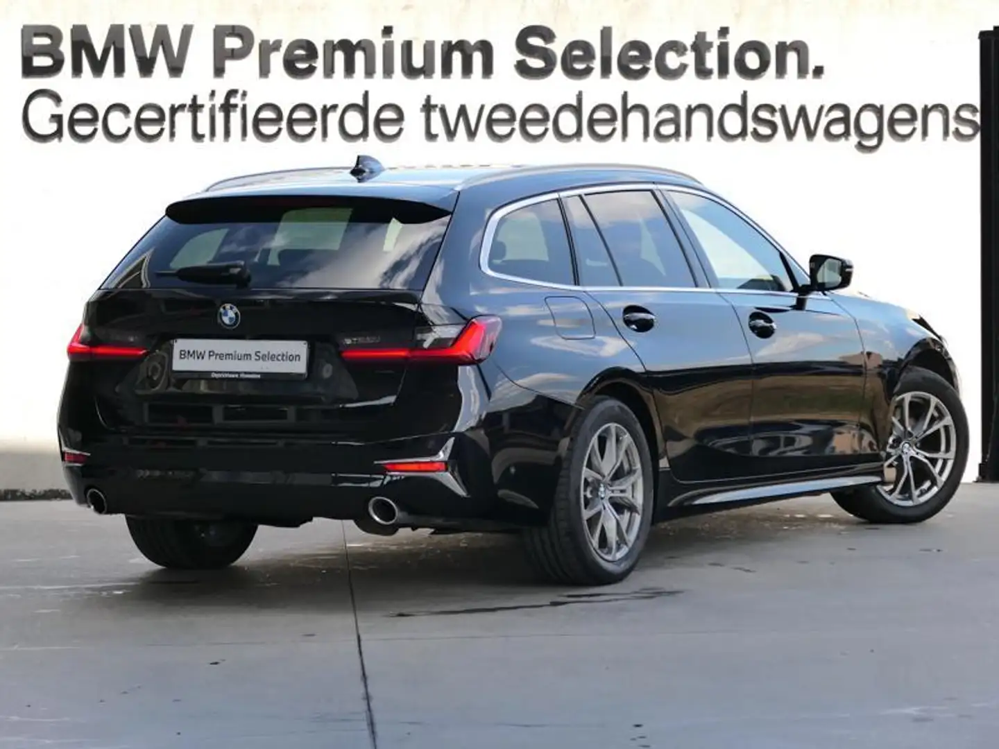 BMW 320 320dA Touring Luxury Zwart - 2