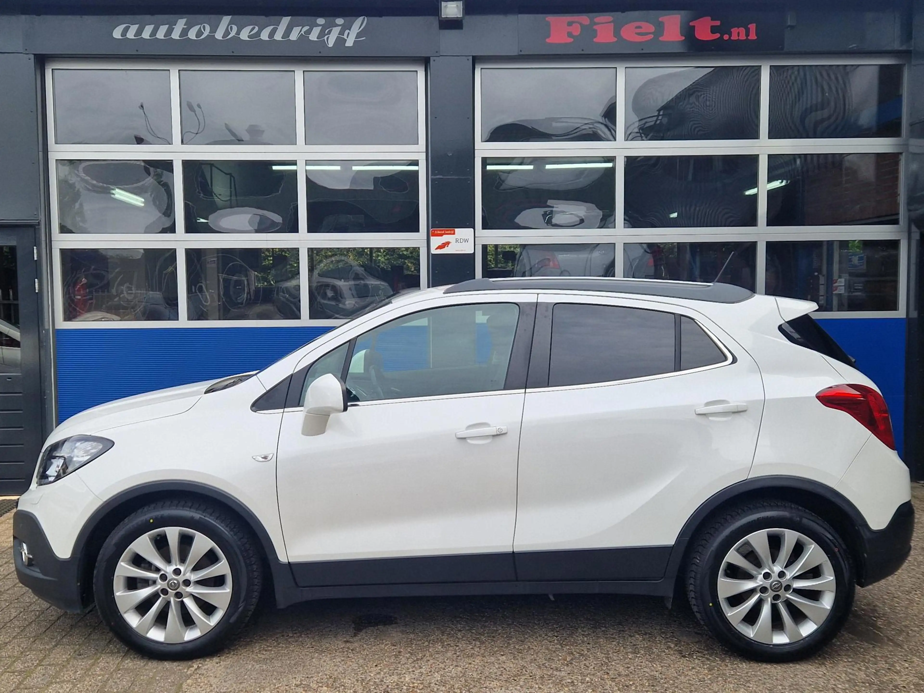 Opel Mokka 1.6 Cosmo / Trekhaak / Leder / Navigatie / Stoel-s — photo 8