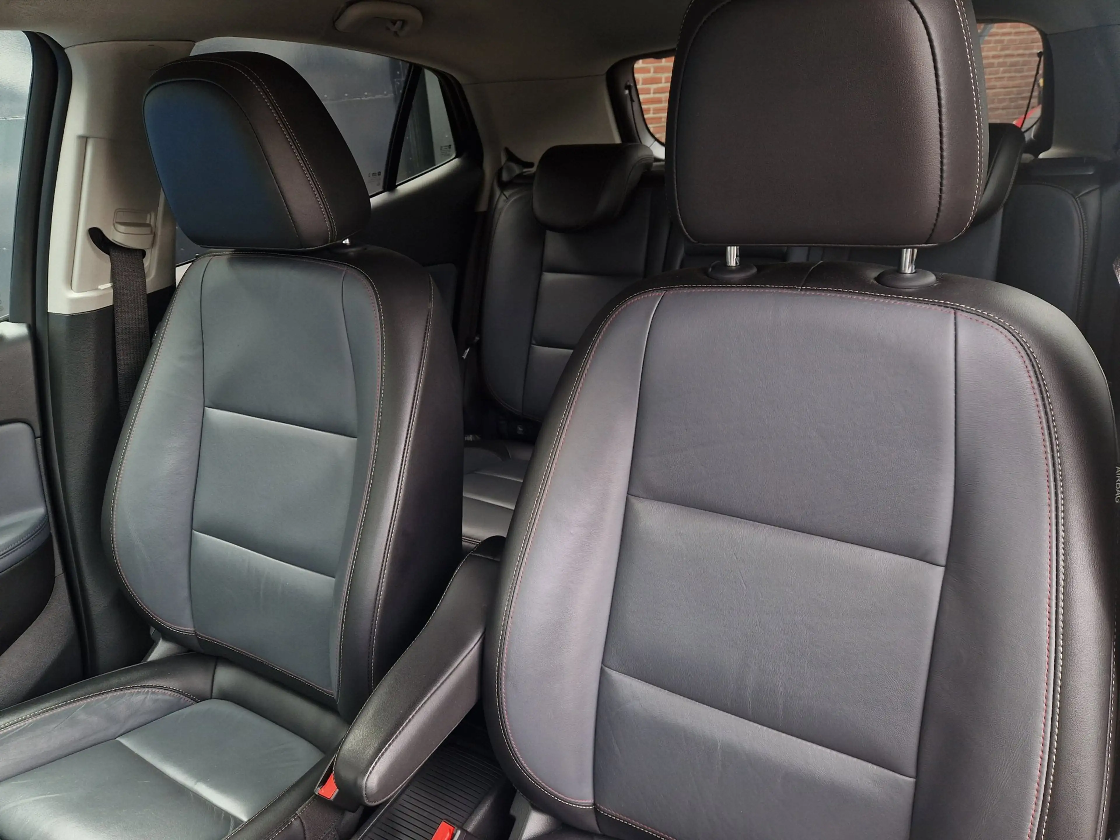 Opel Mokka 1.6 Cosmo / Trekhaak / Leder / Navigatie / Stoel-s — photo 4