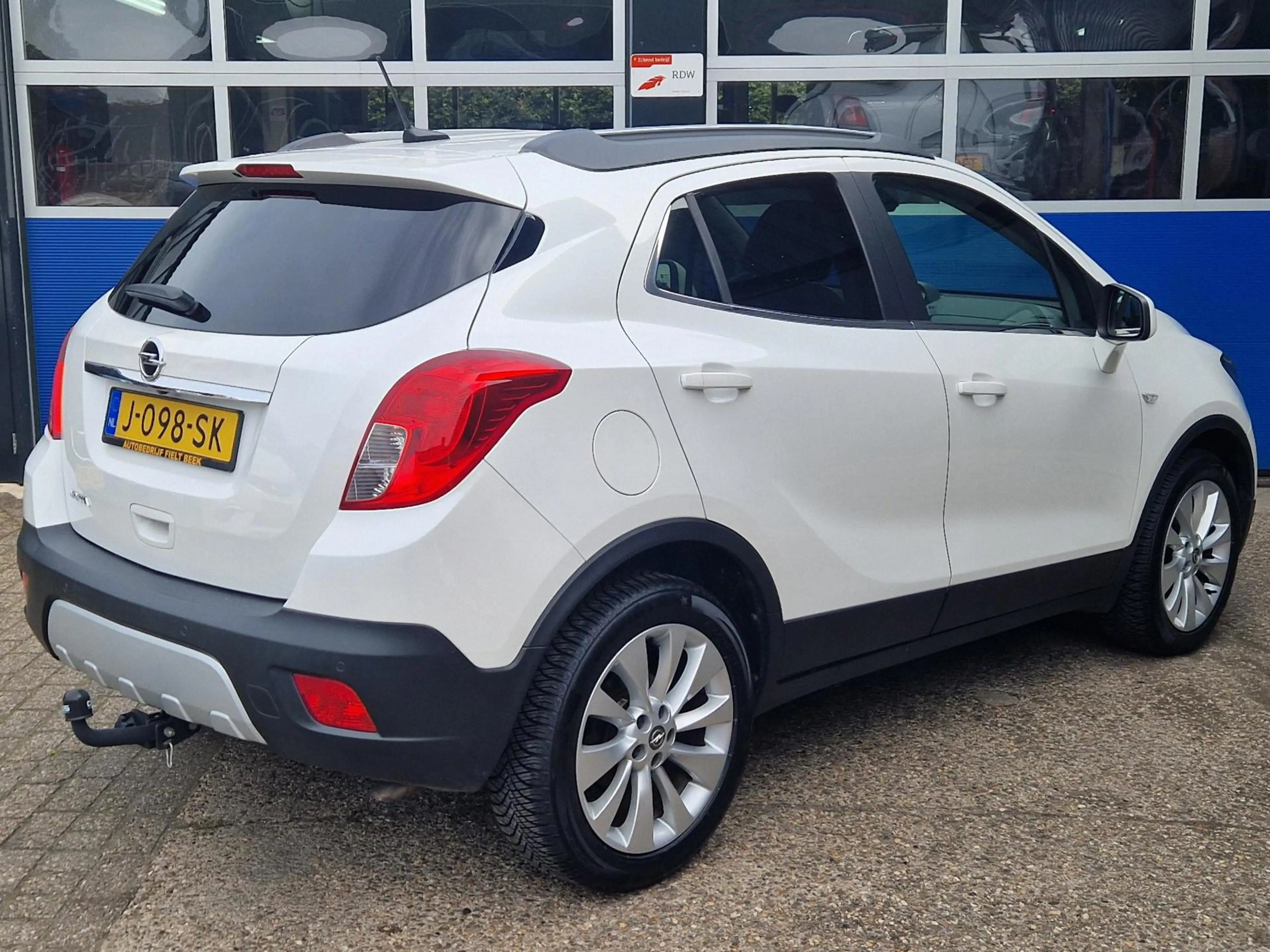 Opel Mokka 1.6 Cosmo / Trekhaak / Leder / Navigatie / Stoel-s — photo 2