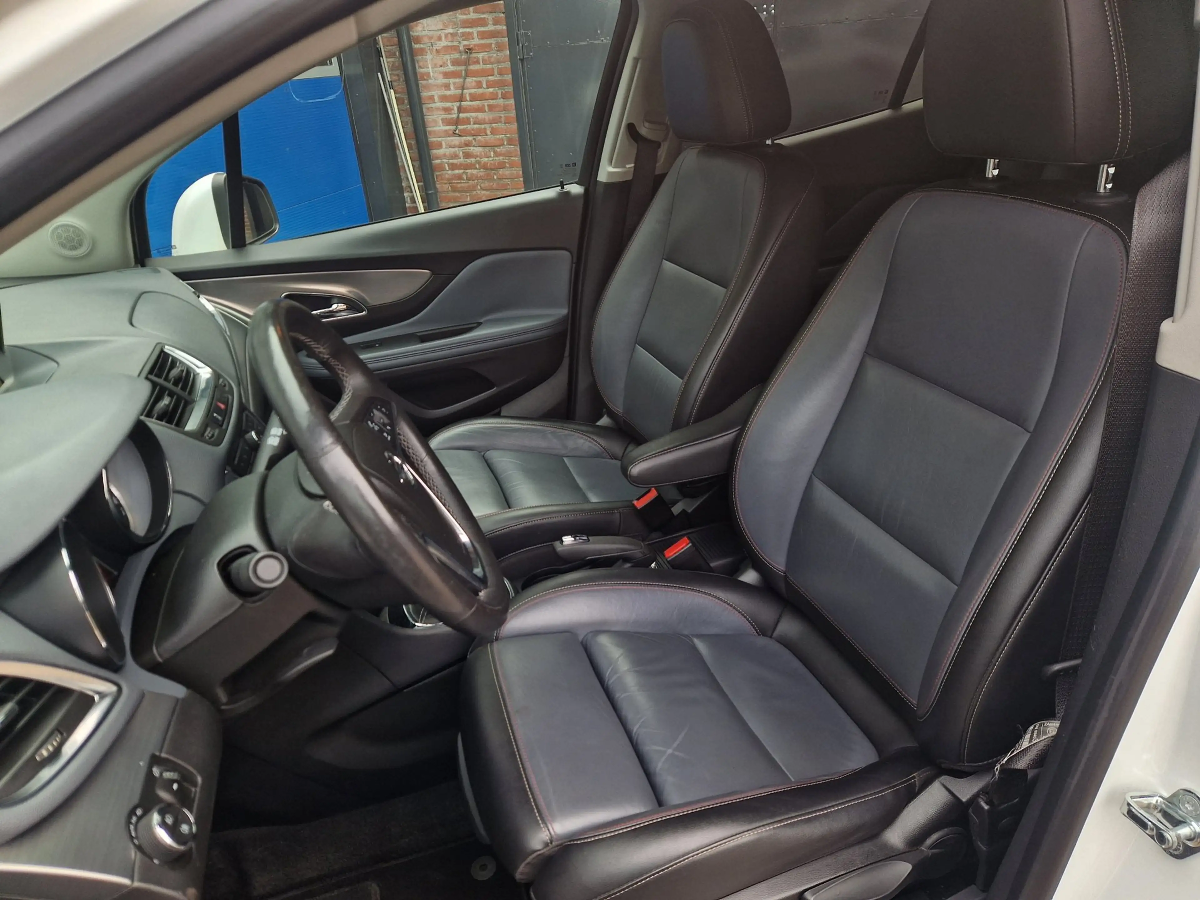 Opel Mokka 1.6 Cosmo / Trekhaak / Leder / Navigatie / Stoel-s — photo 3
