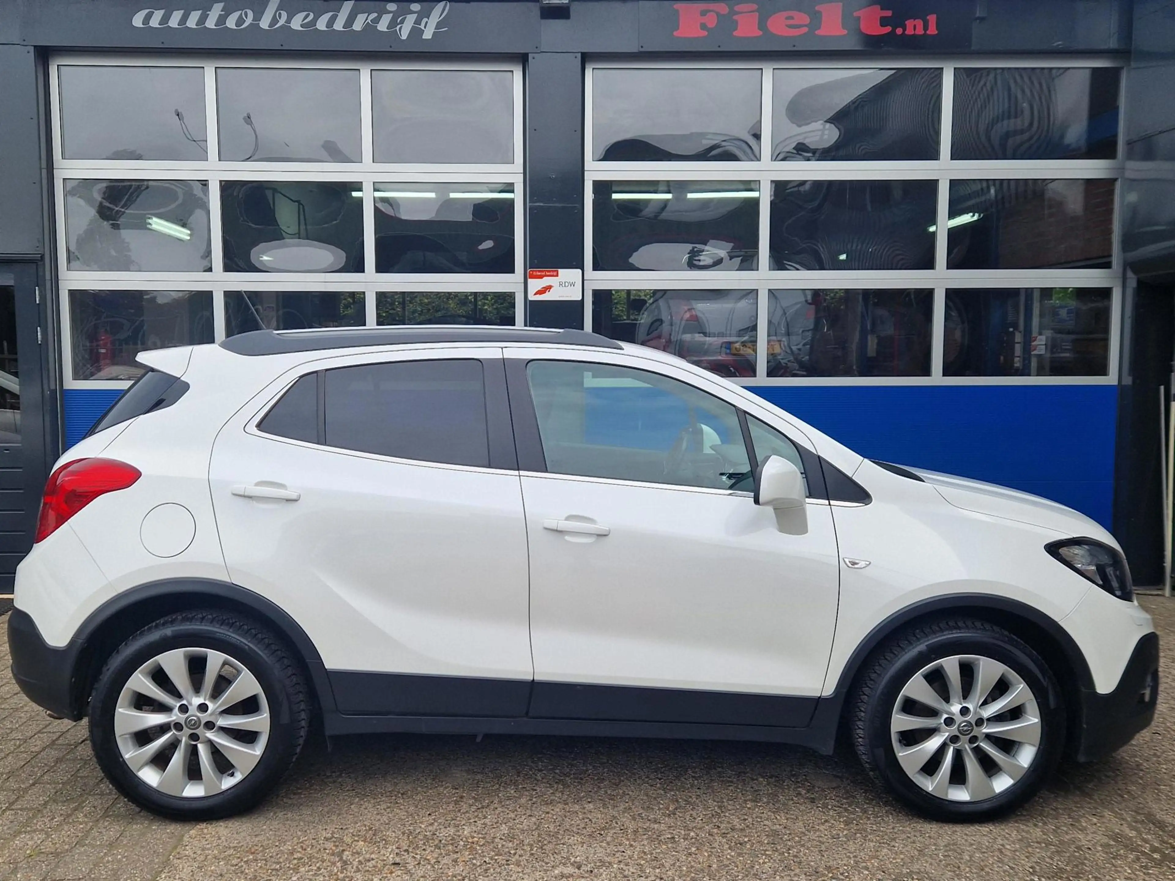 Opel Mokka 1.6 Cosmo / Trekhaak / Leder / Navigatie / Stoel-s — photo 9