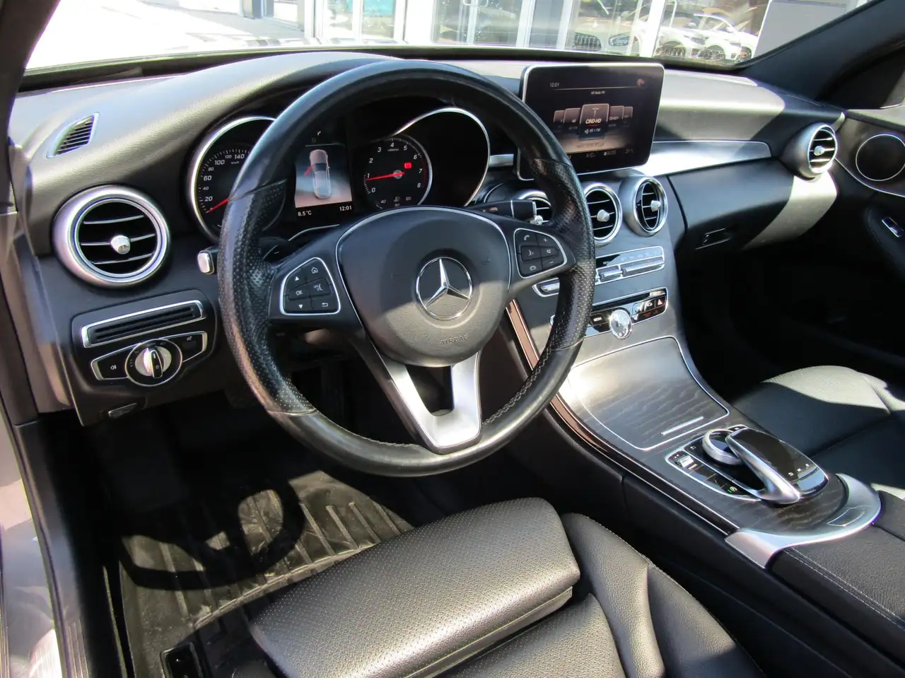 Mercedes-Benz C-Class снимка Mercedes-Benz C-Class