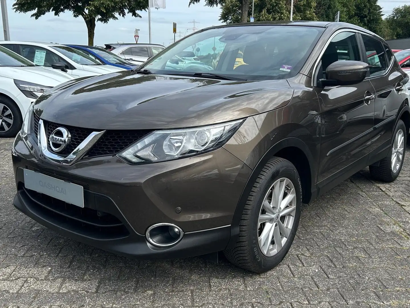 Nissan Qashqai 1.5 dCi ACENTA*NAVIGATION*ALLWETTER*SHZ* Bronzová - 1