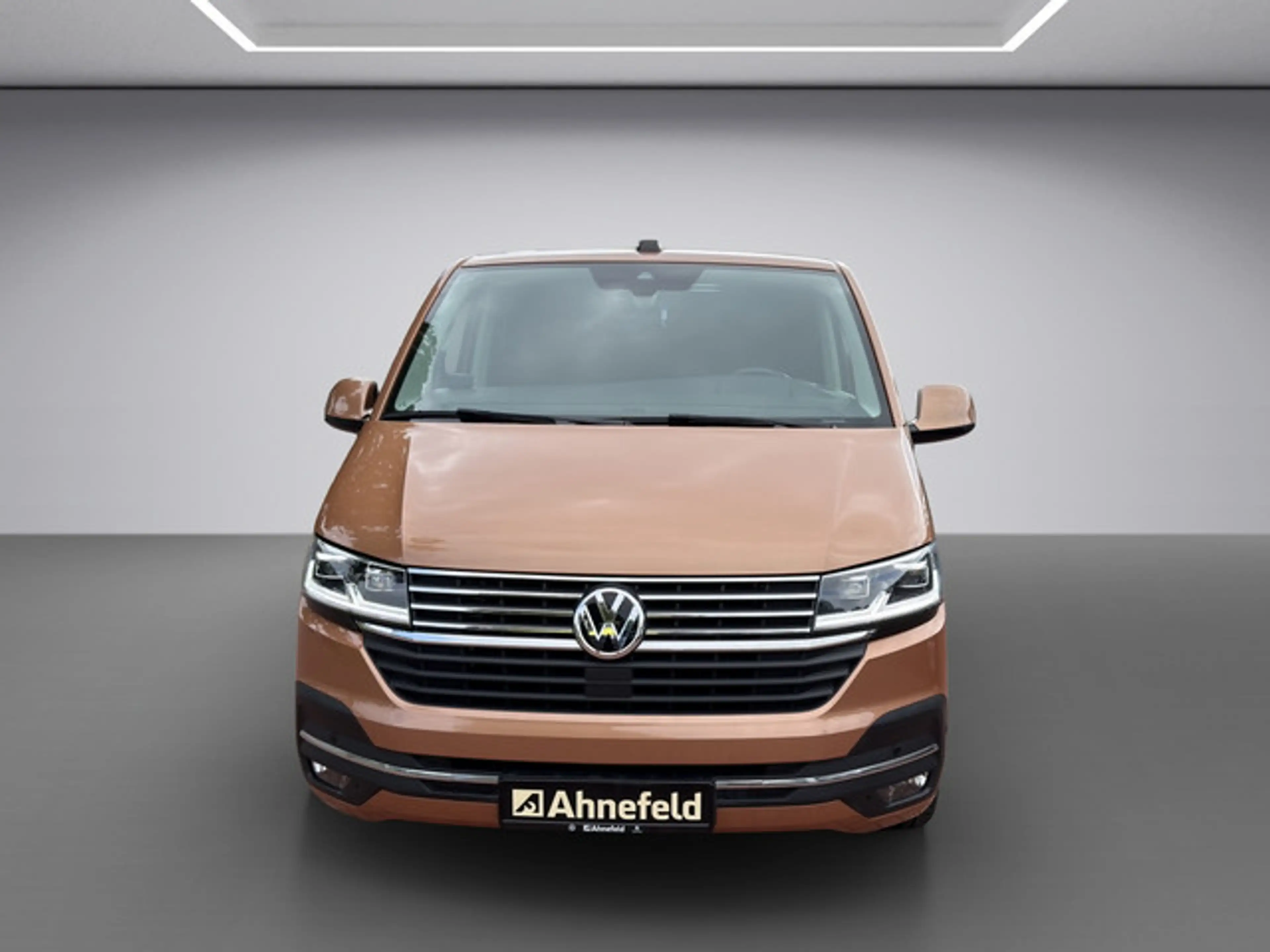 Volkswagen T6.1 Transporter Multivan 2.0 TDI Multivan Highline FWD — photo 3