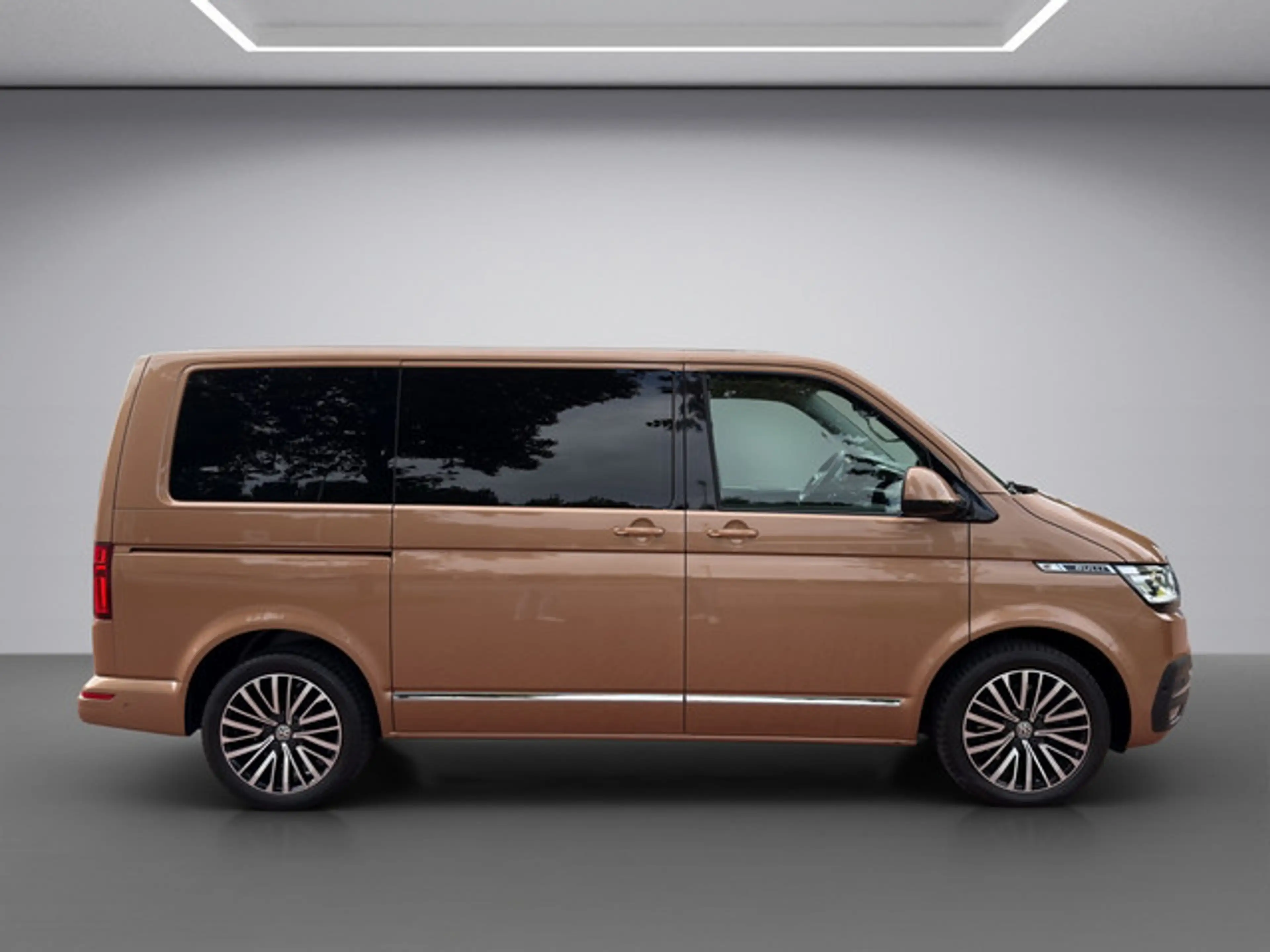 Volkswagen T6.1 Transporter Multivan 2.0 TDI Multivan Highline FWD