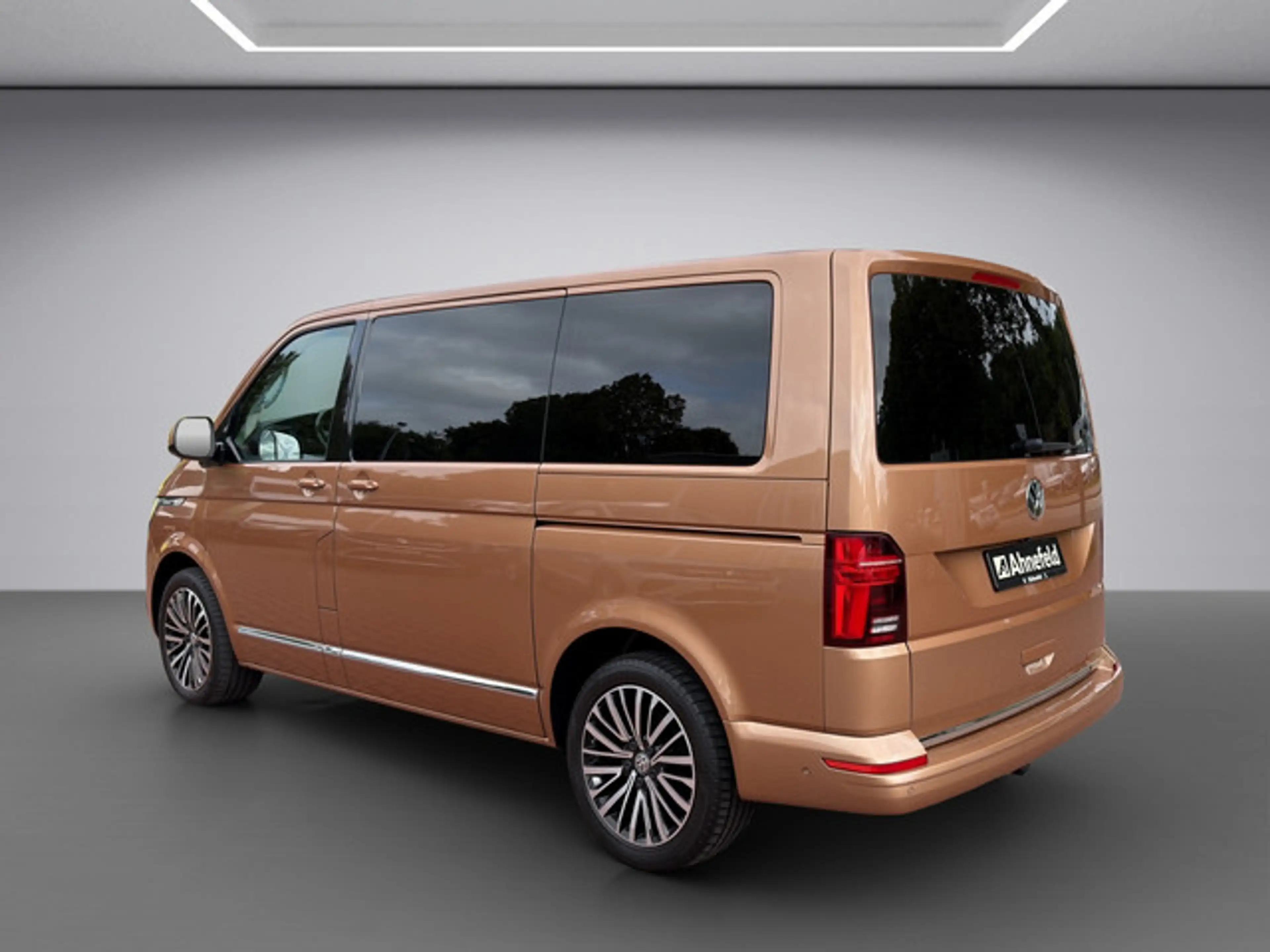 Volkswagen T6.1 Transporter Multivan 2.0 TDI Multivan Highline FWD — photo 13