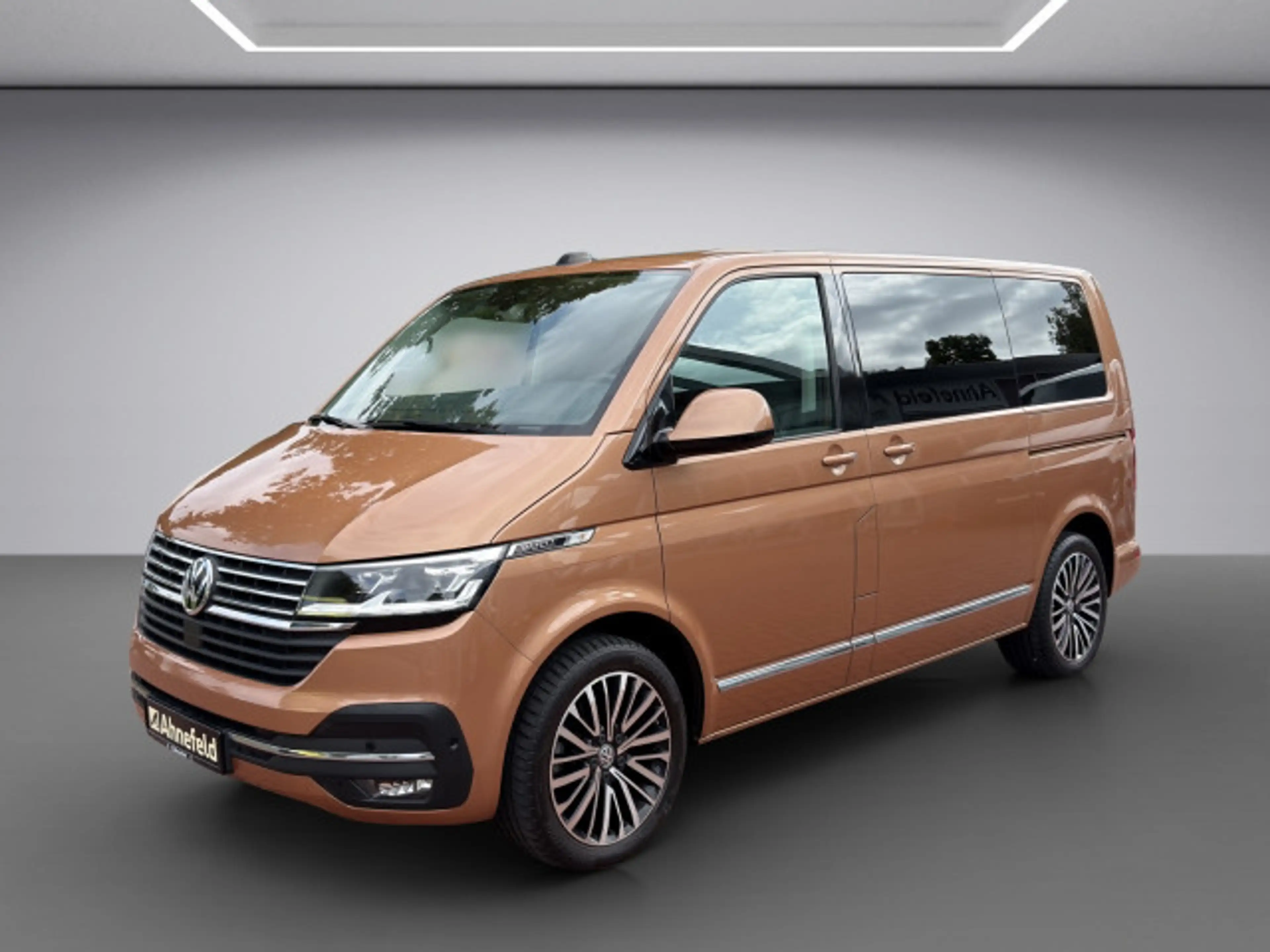 Volkswagen T6.1 Transporter Multivan 2.0 TDI Multivan Highline FWD — photo 10