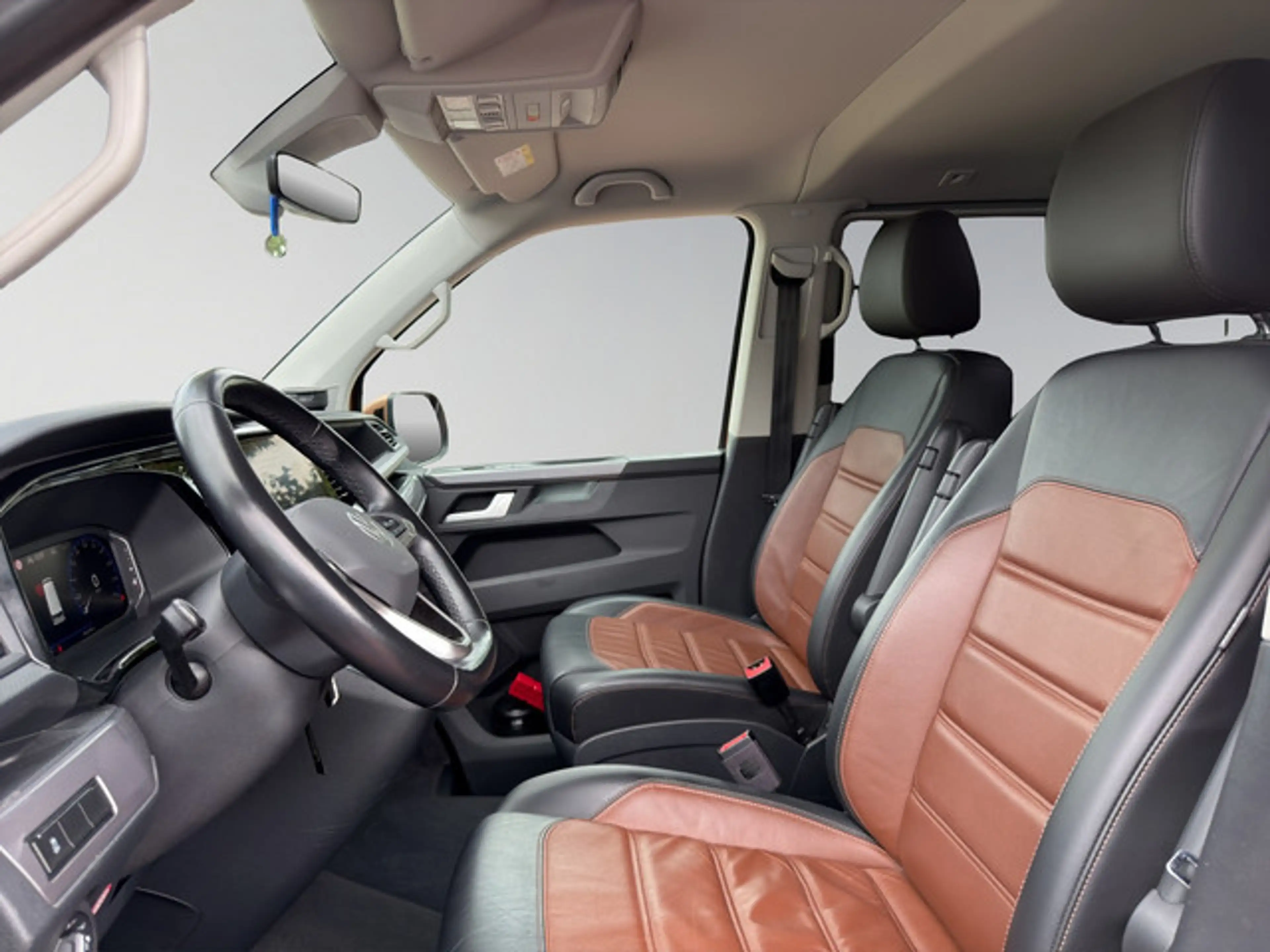 Volkswagen T6.1 Transporter Multivan 2.0 TDI Multivan Highline FWD — photo 5