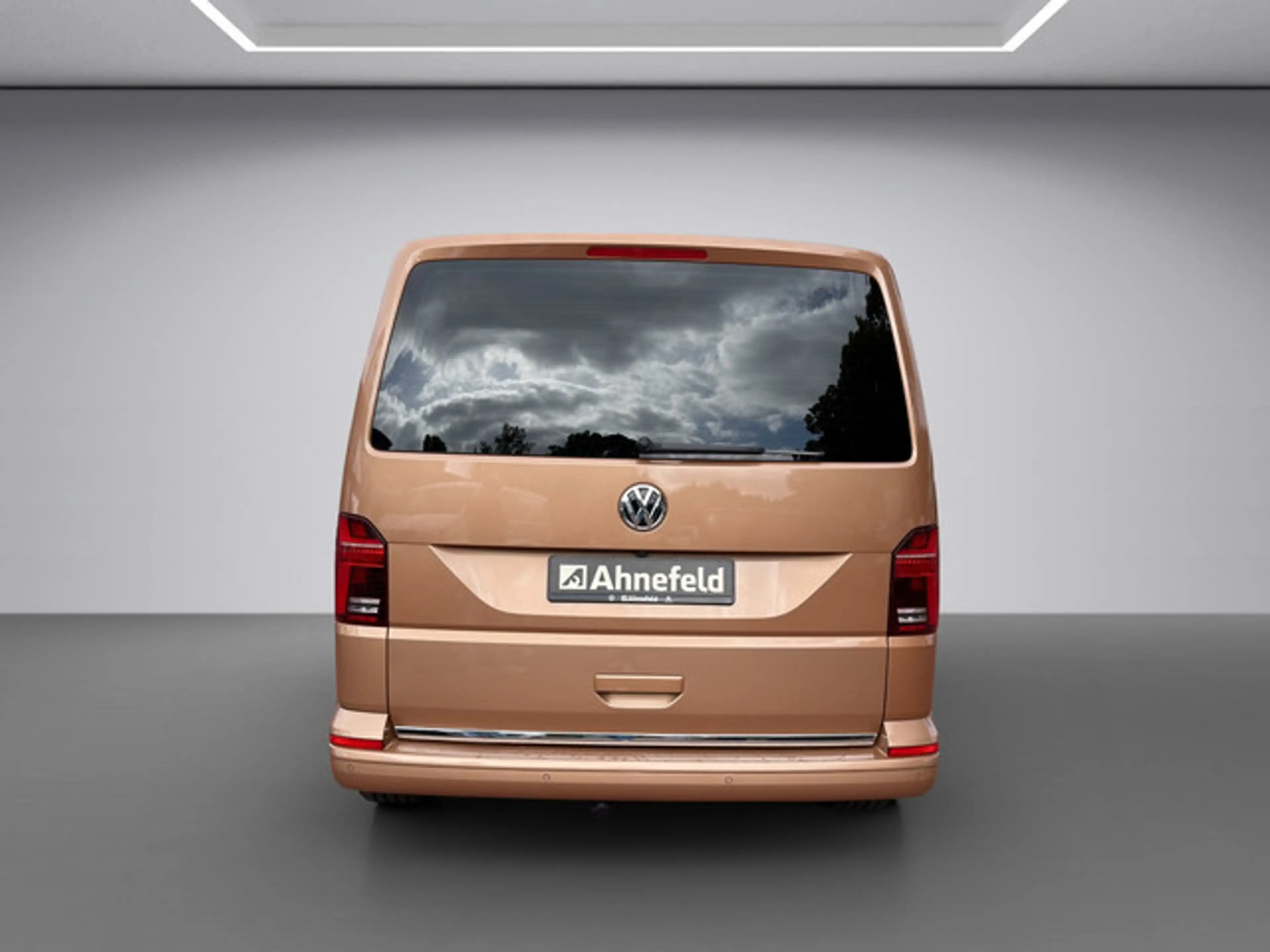 Volkswagen T6.1 Transporter Multivan 2.0 TDI Multivan Highline FWD — photo 14