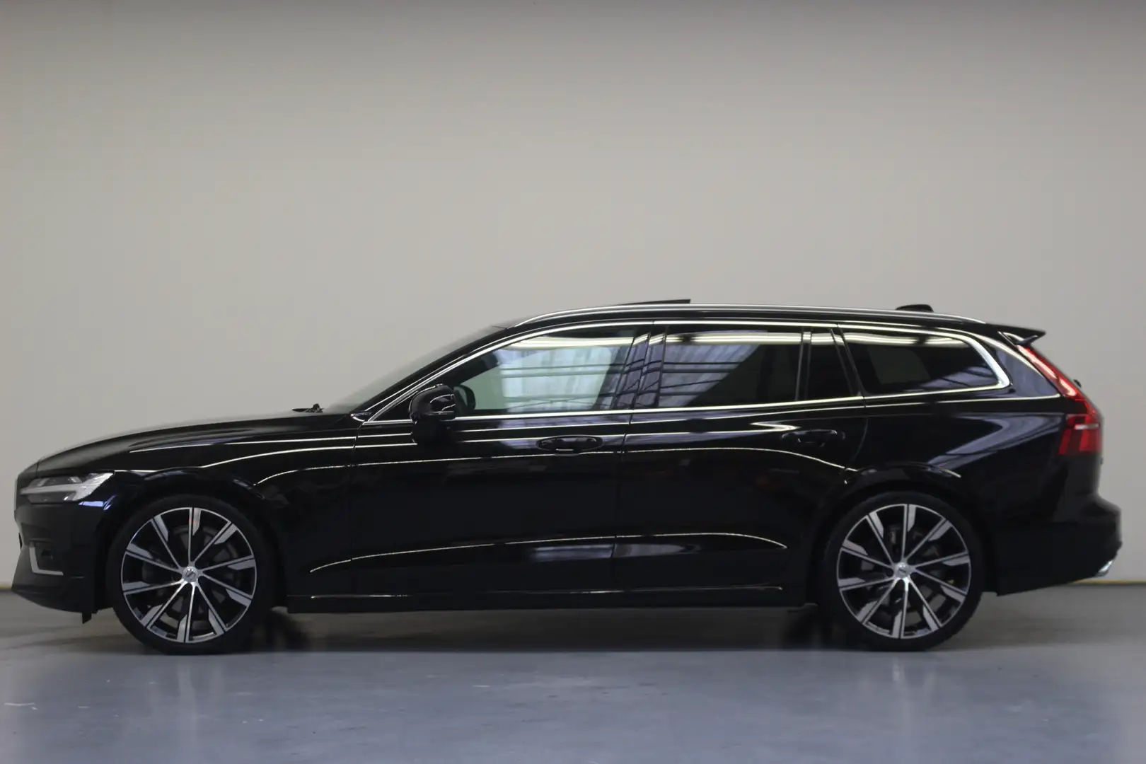 Volvo V60 T5 Inscription | Rijklaarprijs | Bowers & Wilkins Zwart - 2