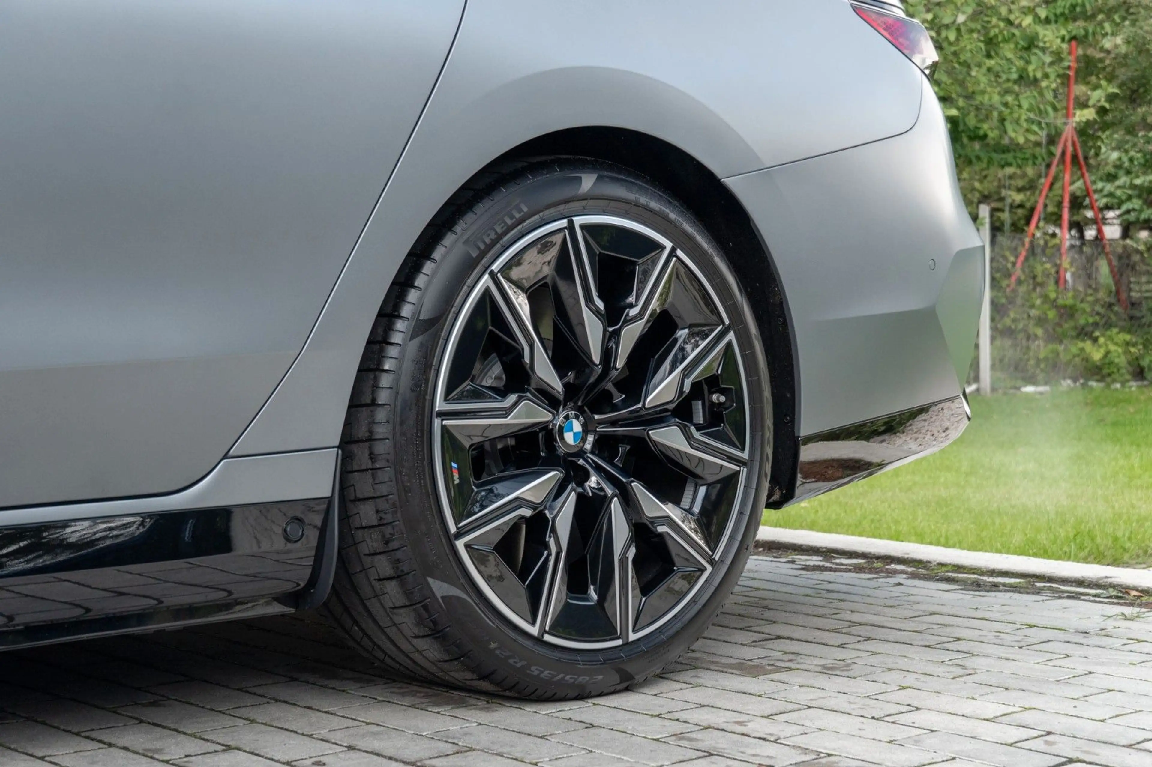 BMW 760 e INDIVIDUAL.M PERFORM.B&W.EX.DRIVE.5/100 — photo 9