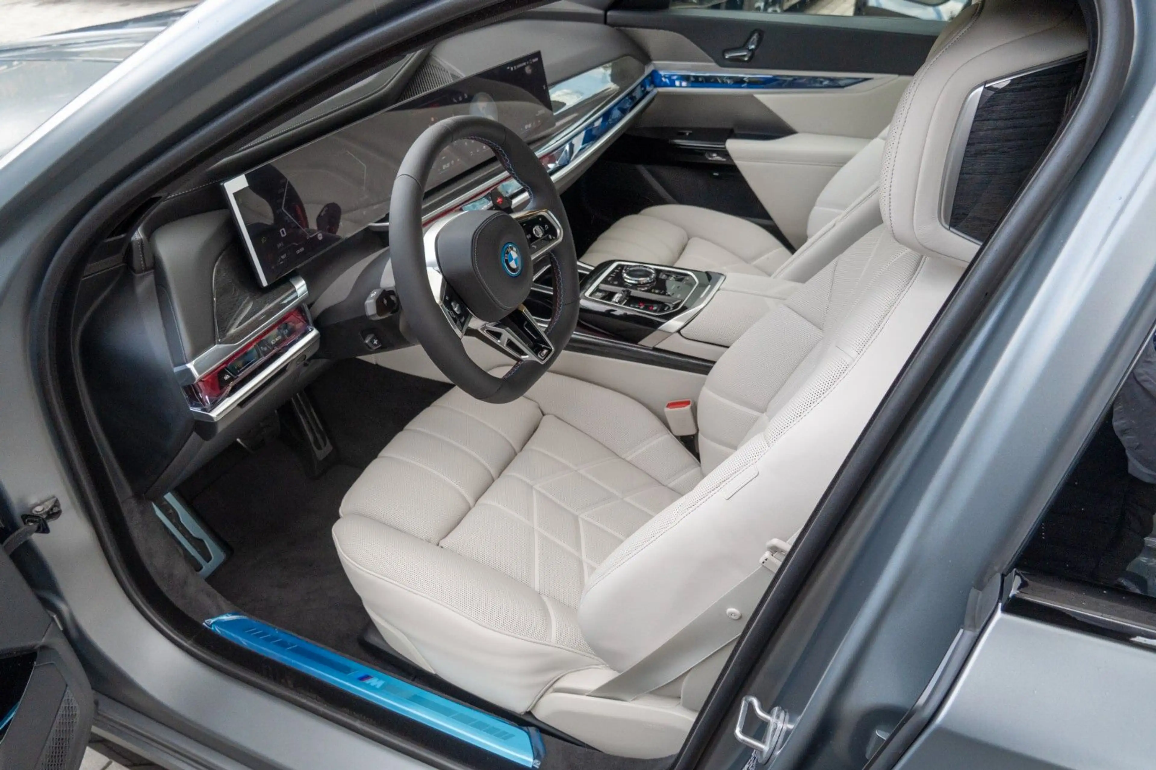 BMW 760 e INDIVIDUAL.M PERFORM.B&W.EX.DRIVE.5/100 — photo 10