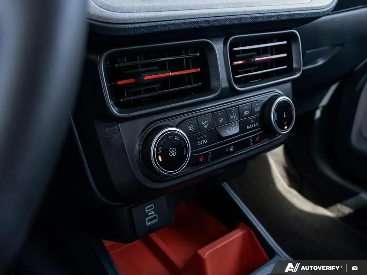 Ford Maverick снимка Ford Maverick