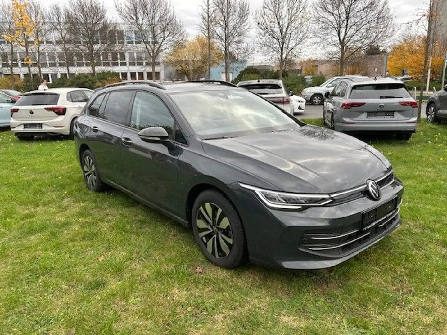 Volkswagen Golf VIII Variant 1.5 TSI 85 kW Goal KAMERA, AHK Gris - 2