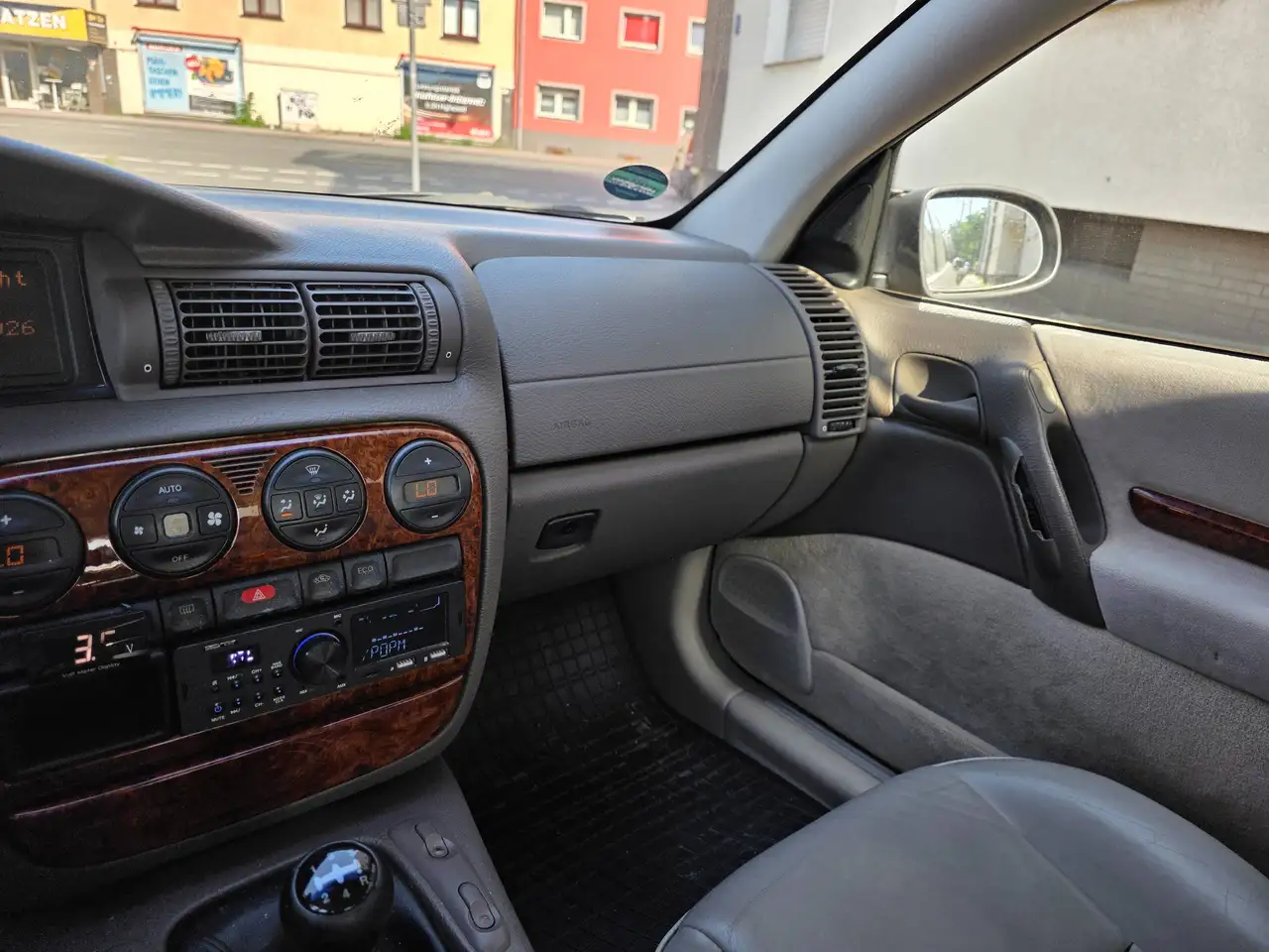 Opel Omega 2.0 16V, foto 2