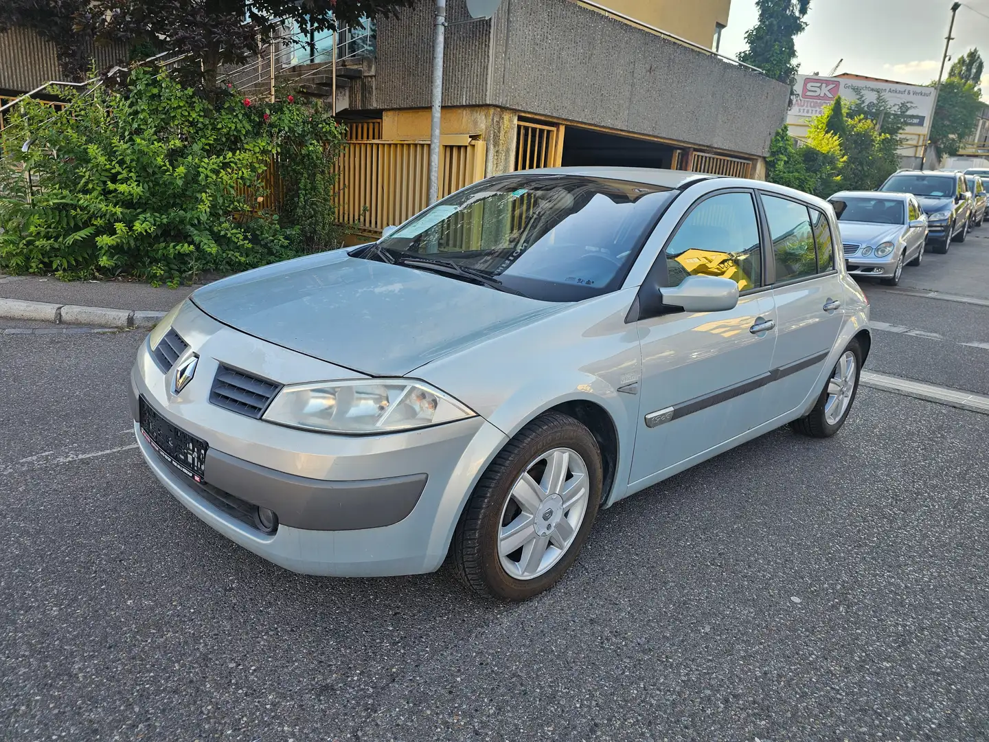 Renault Megane 1.9 dCi Luxe Expression Grau - 1