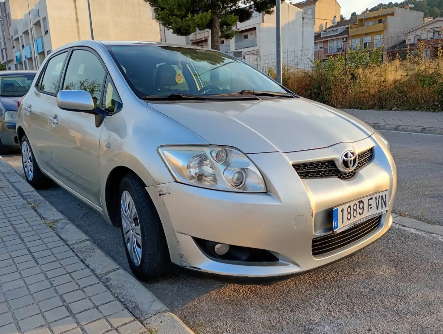 Toyota Corolla Verso 2.2D4D Sol Gris - 1
