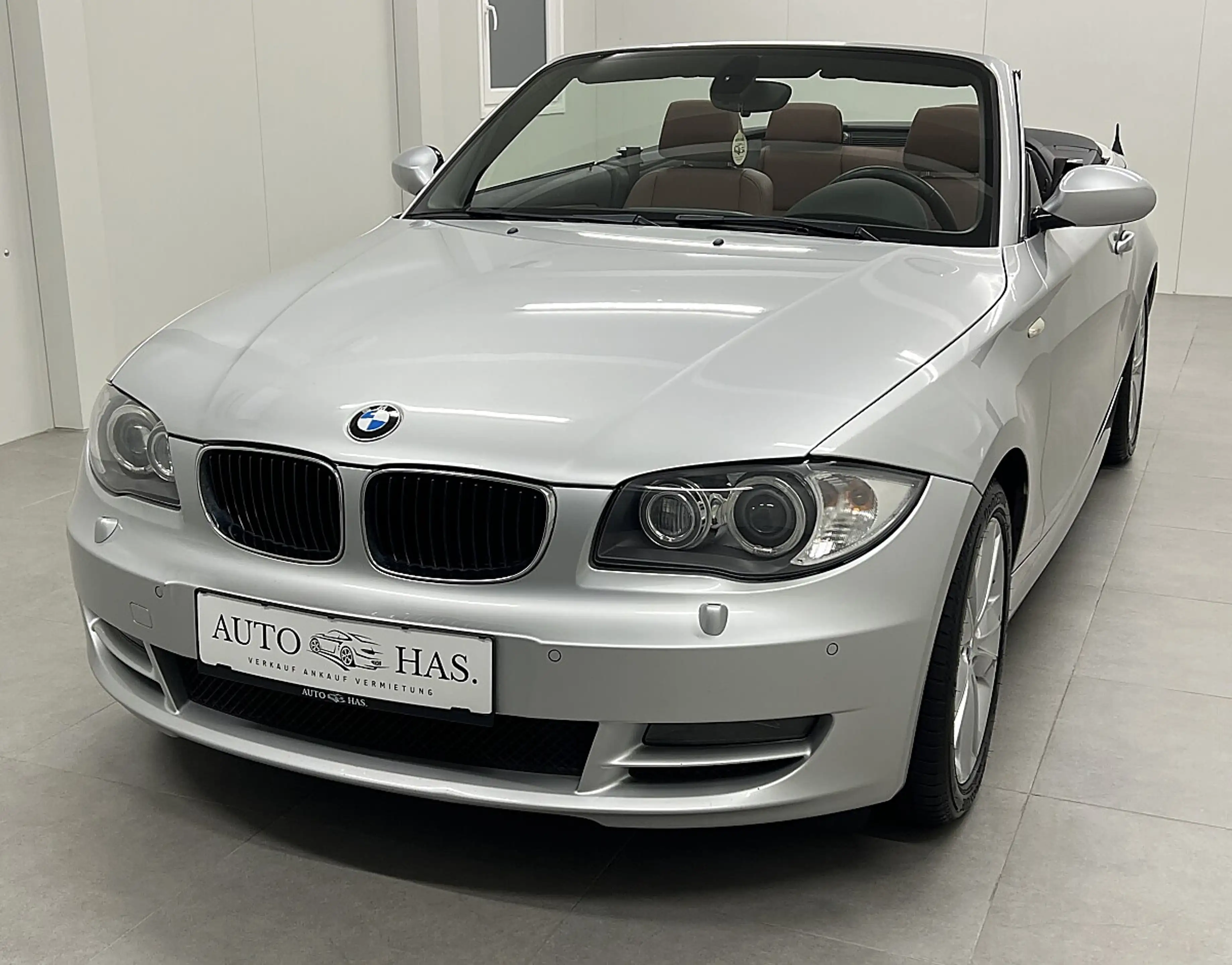 BMW 118 i Cabrio Österreich-Paket *Tempomat*Vollleder*AUX* — photo 12