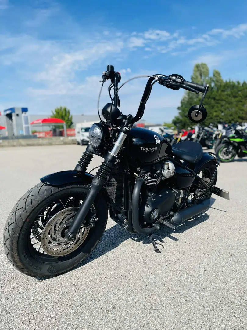 Triumph Bonneville Bobber Noir - 2