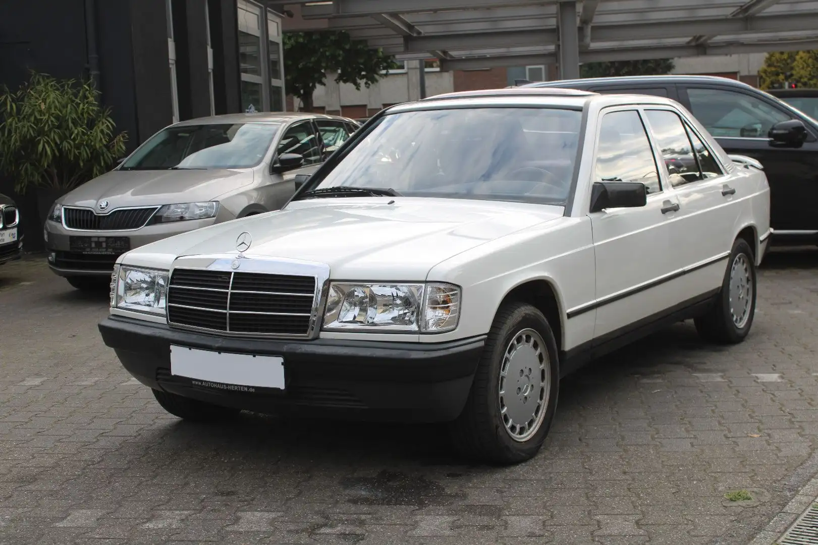 Mercedes-Benz 190 E 2.0 AUTOMATIK*SCHIEBEDACH*ROSTFREI! Белый - 1