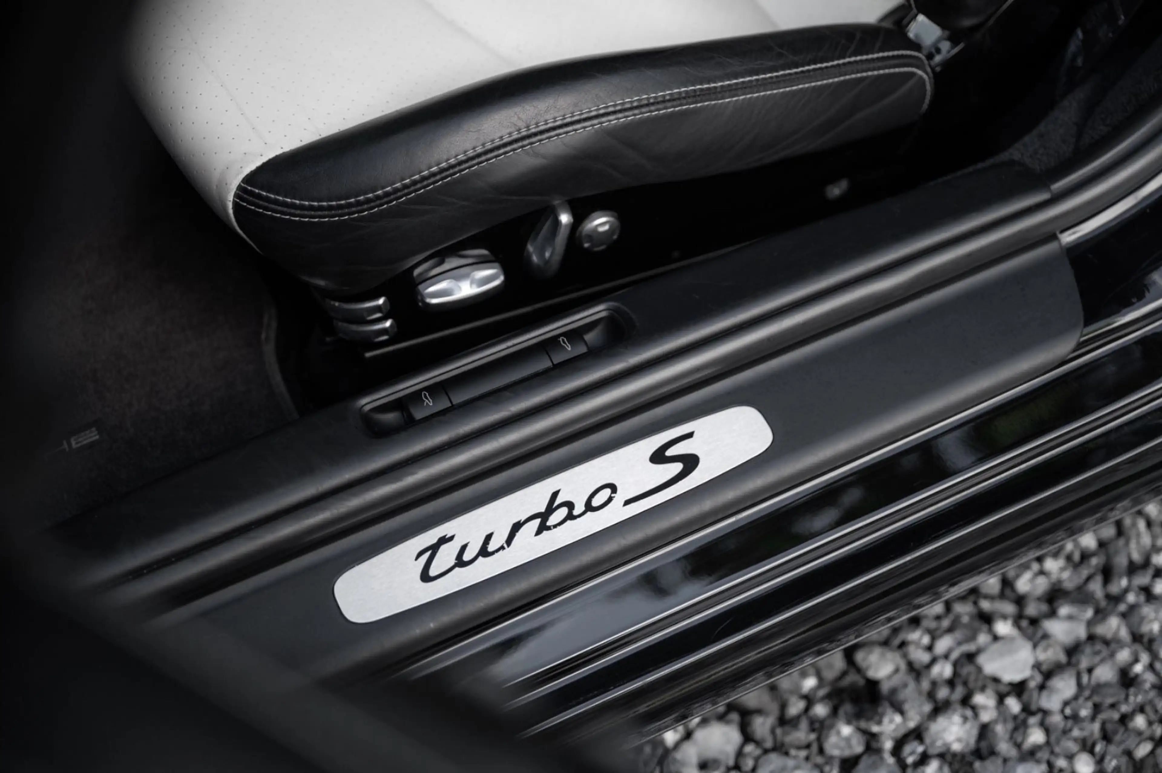 Porsche 997 Turbo S Cabrio 530PS|BiColor|SprtChrno+|PASM — photo 9