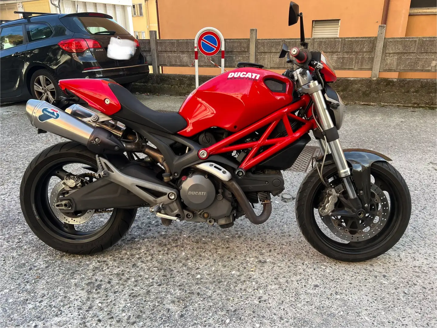 Ducati Monster 696 - 1