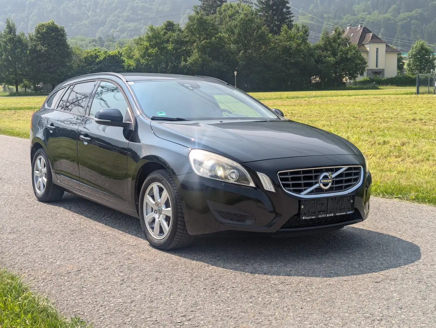 Volvo V60 V60 D3 Kinetic Kinetic Zwart - 1