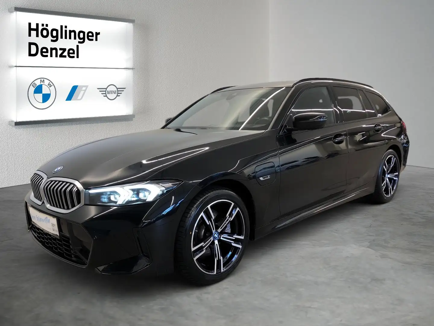 BMW 330 e xDrive Schwarz - 2