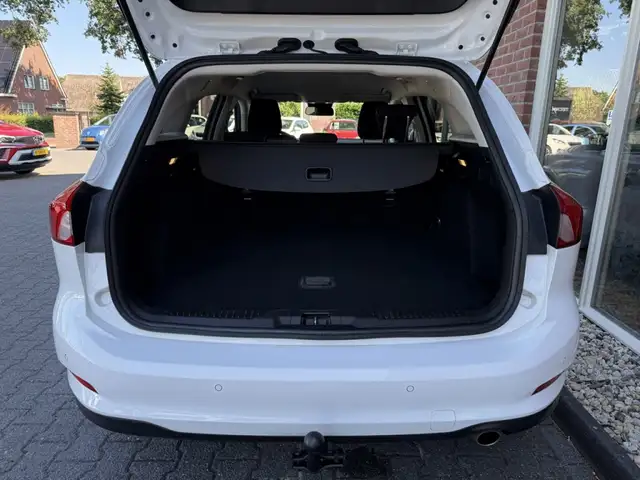 Ford Focus view 6
