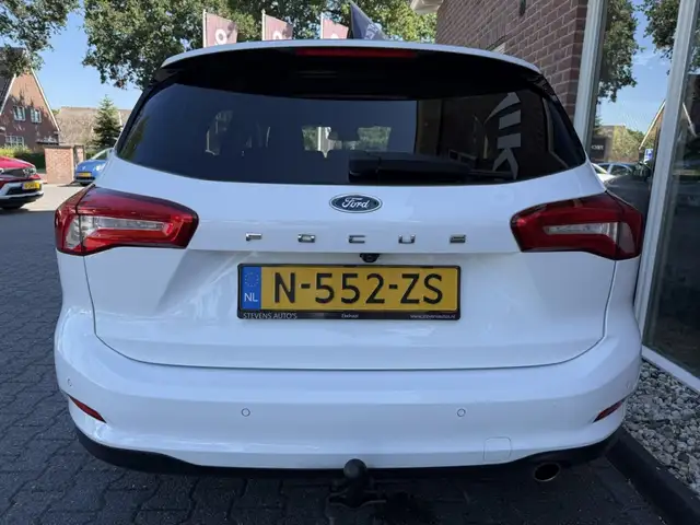 Ford Focus view 10